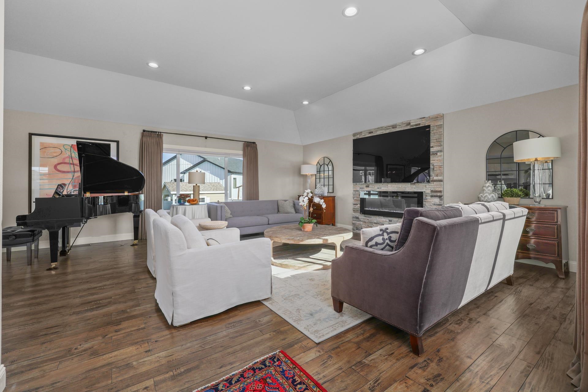 Minot, North Dakota, 58701, United States, 4 Bedrooms Bedrooms, ,3 BathroomsBathrooms,Residential,For Sale,1980886