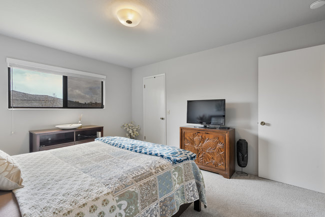 Hollister, California, 95023, United States, 3 Bedrooms Bedrooms, ,2 BathroomsBathrooms,Residential,For Sale,1882231
