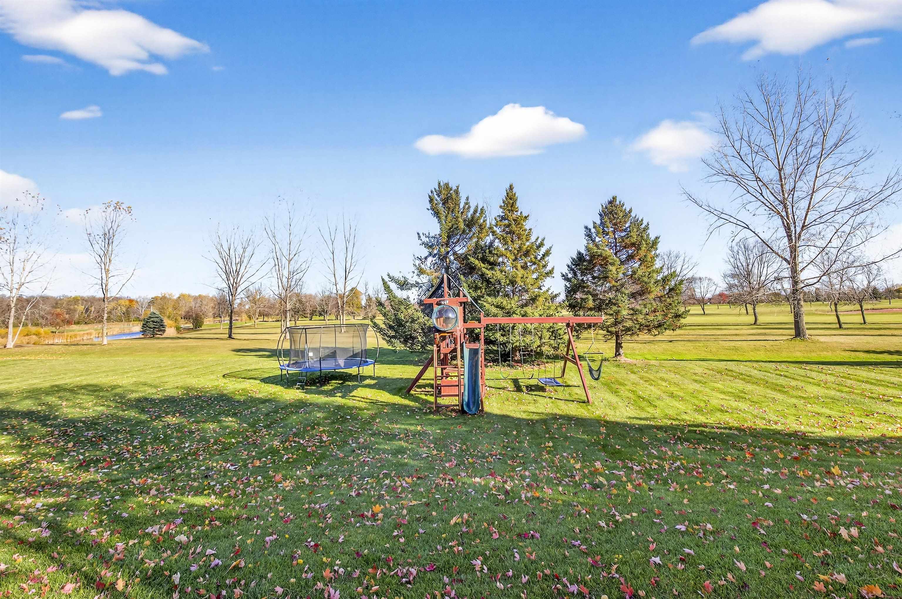 NEENAH, Wisconsin, 54956, United States, 5 Bedrooms Bedrooms, ,6 BathroomsBathrooms,Residential,For Sale,1992991