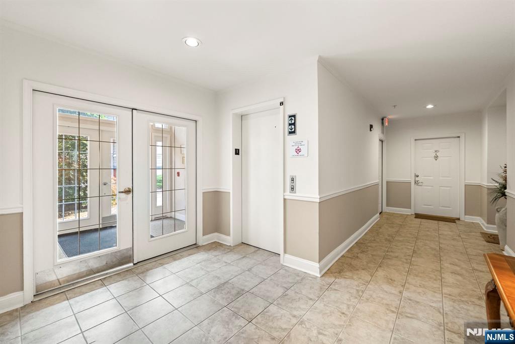 Edgewater, New Jersey, 07020, United States, 2 Bedrooms Bedrooms, ,2 BathroomsBathrooms,Residential,For Sale,1934539