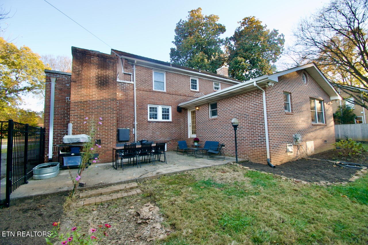 Maryville, Tennessee, 37803, United States, 4 Bedrooms Bedrooms, ,3 BathroomsBathrooms,Residential,For Sale,1989272