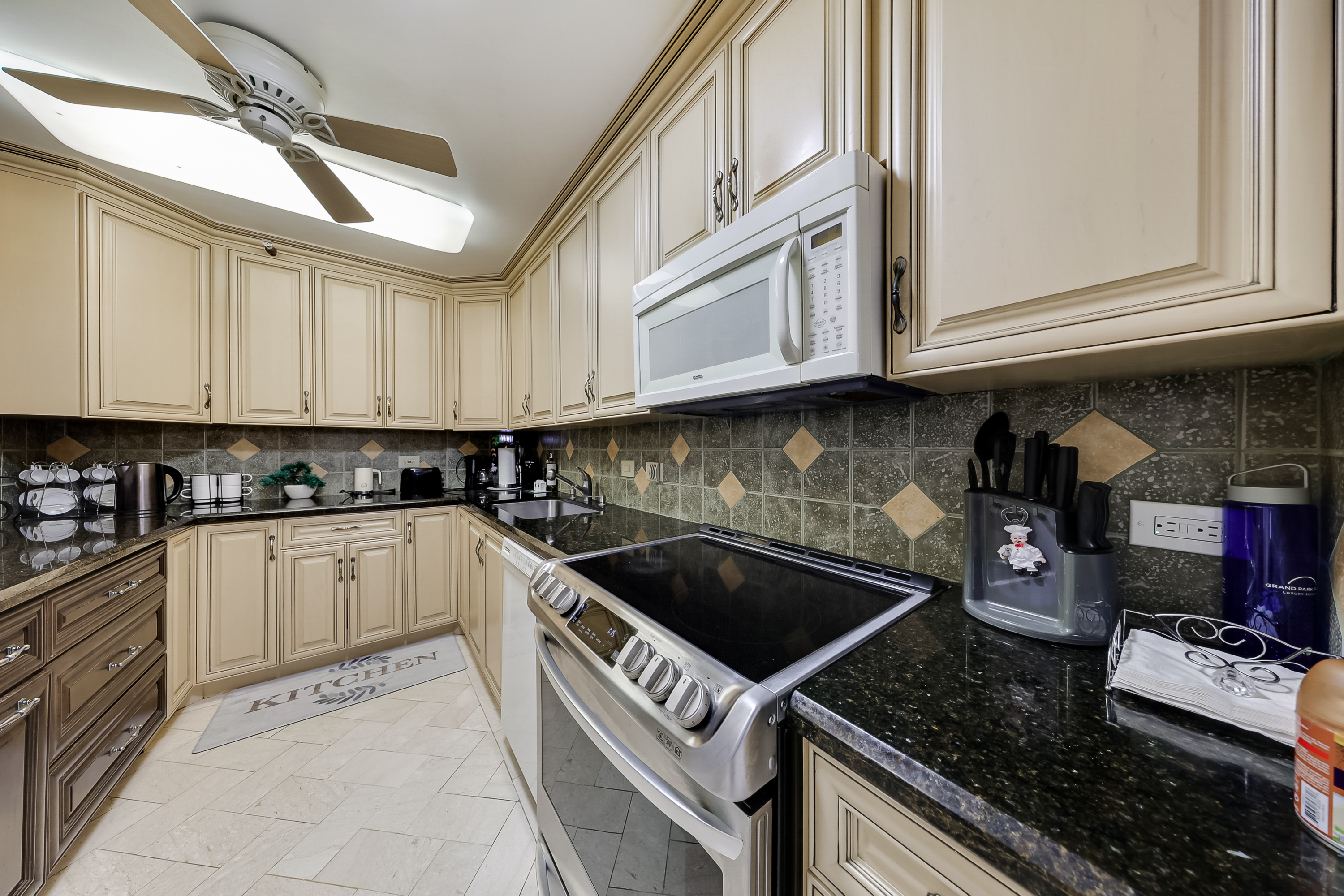  20515 E Country Club Dr, Aventura, FL, 33180 - 物件實景