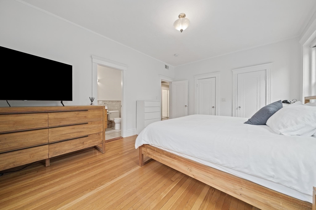Brookline, Massachusetts, 02446, United States, 3 Bedrooms Bedrooms, ,2 BathroomsBathrooms,Residential,For Sale,1787274
