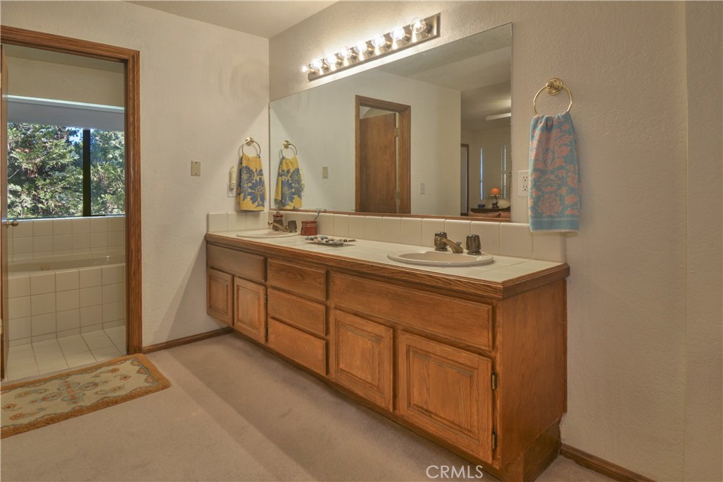 Lake Arrowhead, California, 92352, United States, 3 Bedrooms Bedrooms, ,3 BathroomsBathrooms,Residential,For Sale,1998895