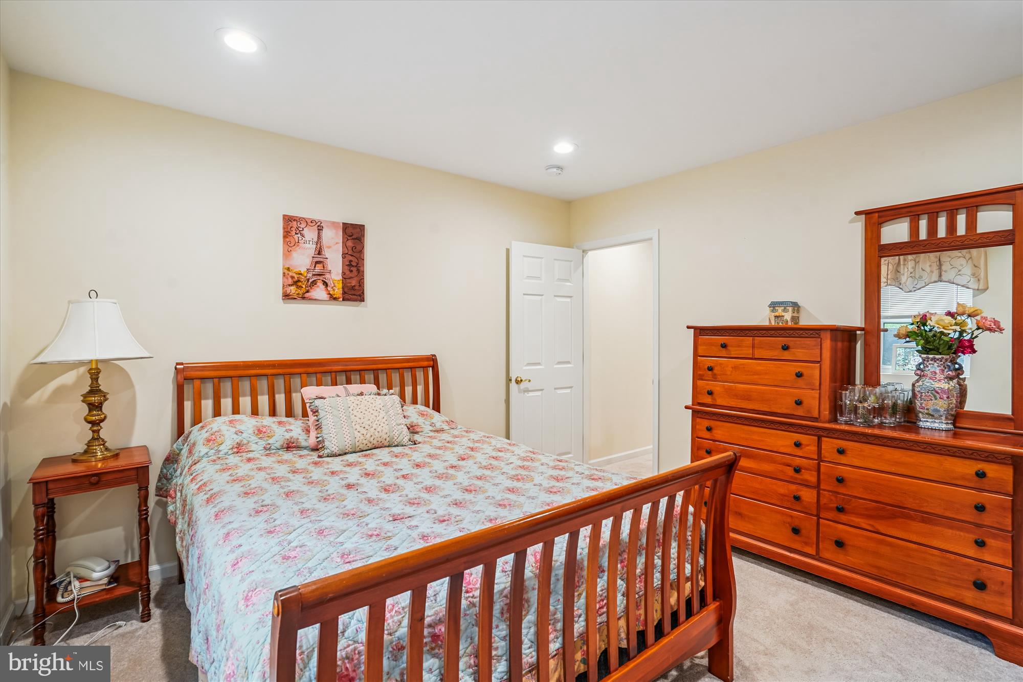 Burke, Virginia, 22015, United States, 5 Bedrooms Bedrooms, ,4 BathroomsBathrooms,Residential,For Sale,1905791