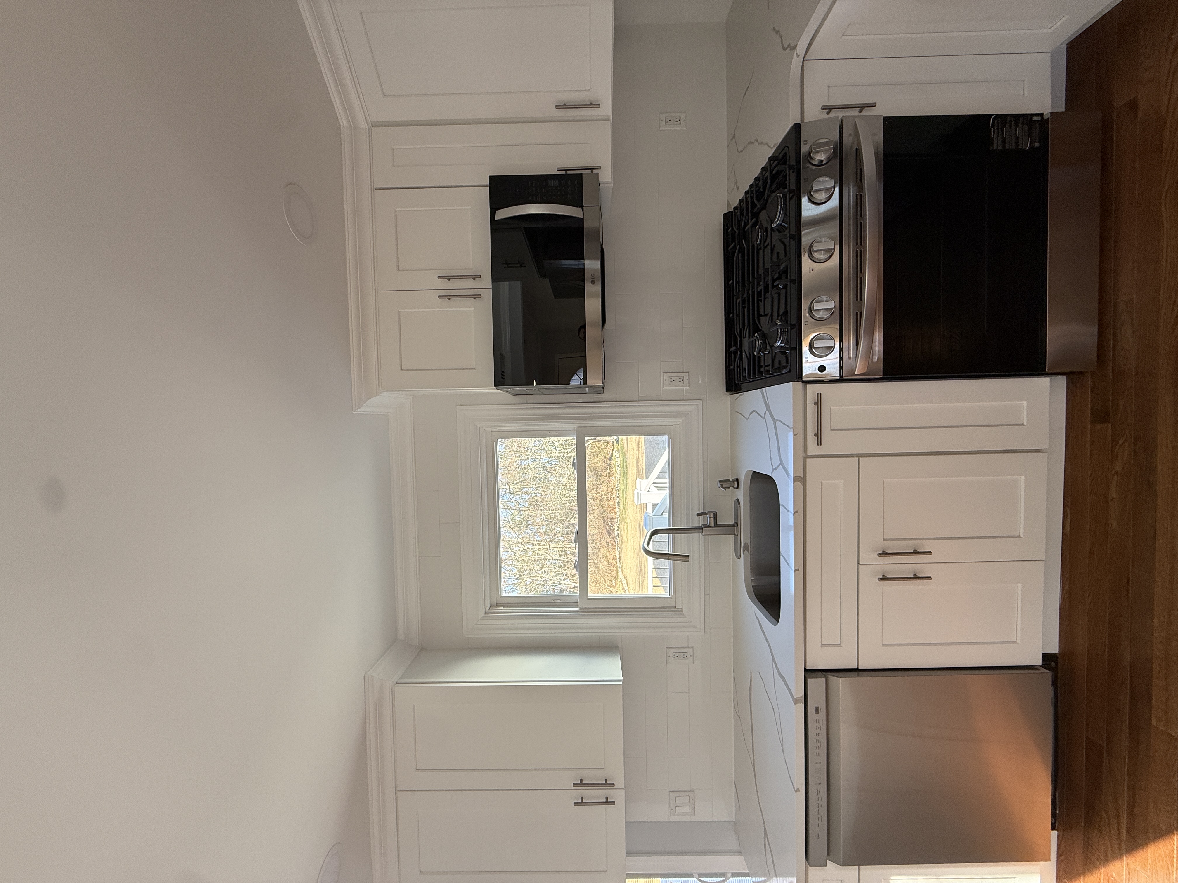 West Islip, New York, 11795, United States, 2 Bedrooms Bedrooms, ,Residential,For Sale,2007437