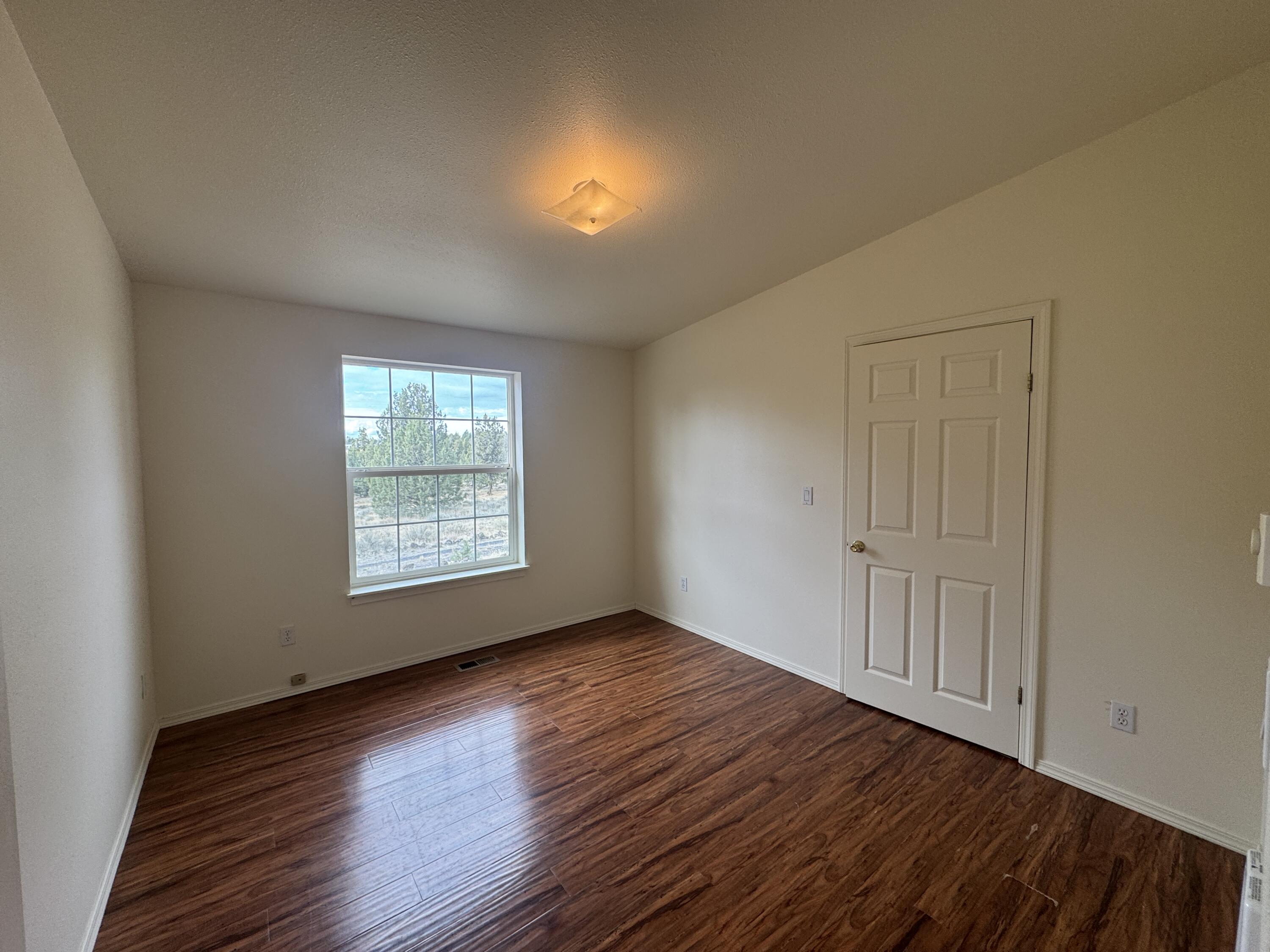 Prineville, Oregon, 97754, United States, 3 Bedrooms Bedrooms, ,2 BathroomsBathrooms,Residential,For Sale,1973827