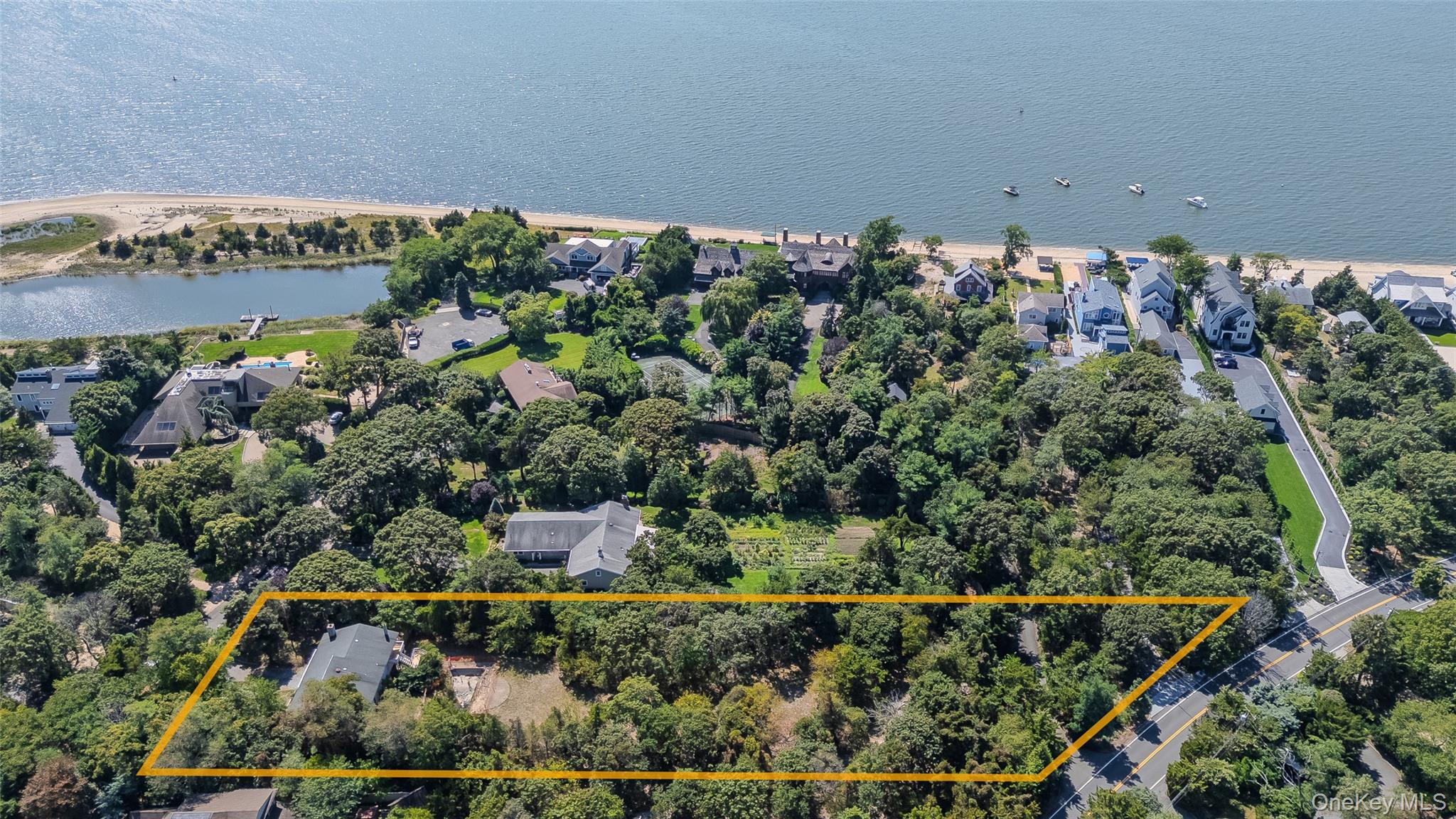 Asharoken, New York, 11768, United States, 4 Bedrooms Bedrooms, ,3 BathroomsBathrooms,Residential,For Sale,1973791