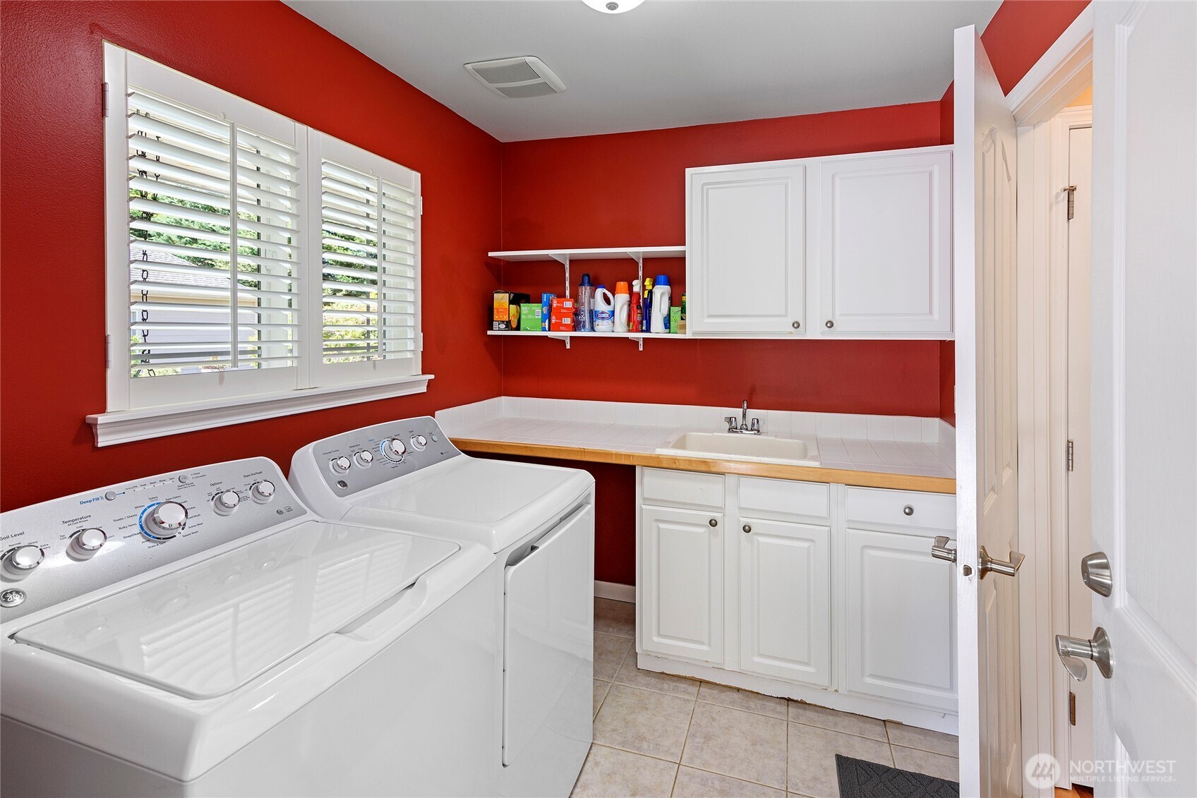 Bremerton, Washington, 98311, United States, 3 Bedrooms Bedrooms, ,1 BathroomBathrooms,Residential,For Sale,1848979
