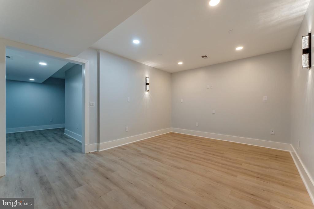 Herndon, Virginia, 20170, United States, 6 Bedrooms Bedrooms, ,6 BathroomsBathrooms,Residential,For Sale,1941281