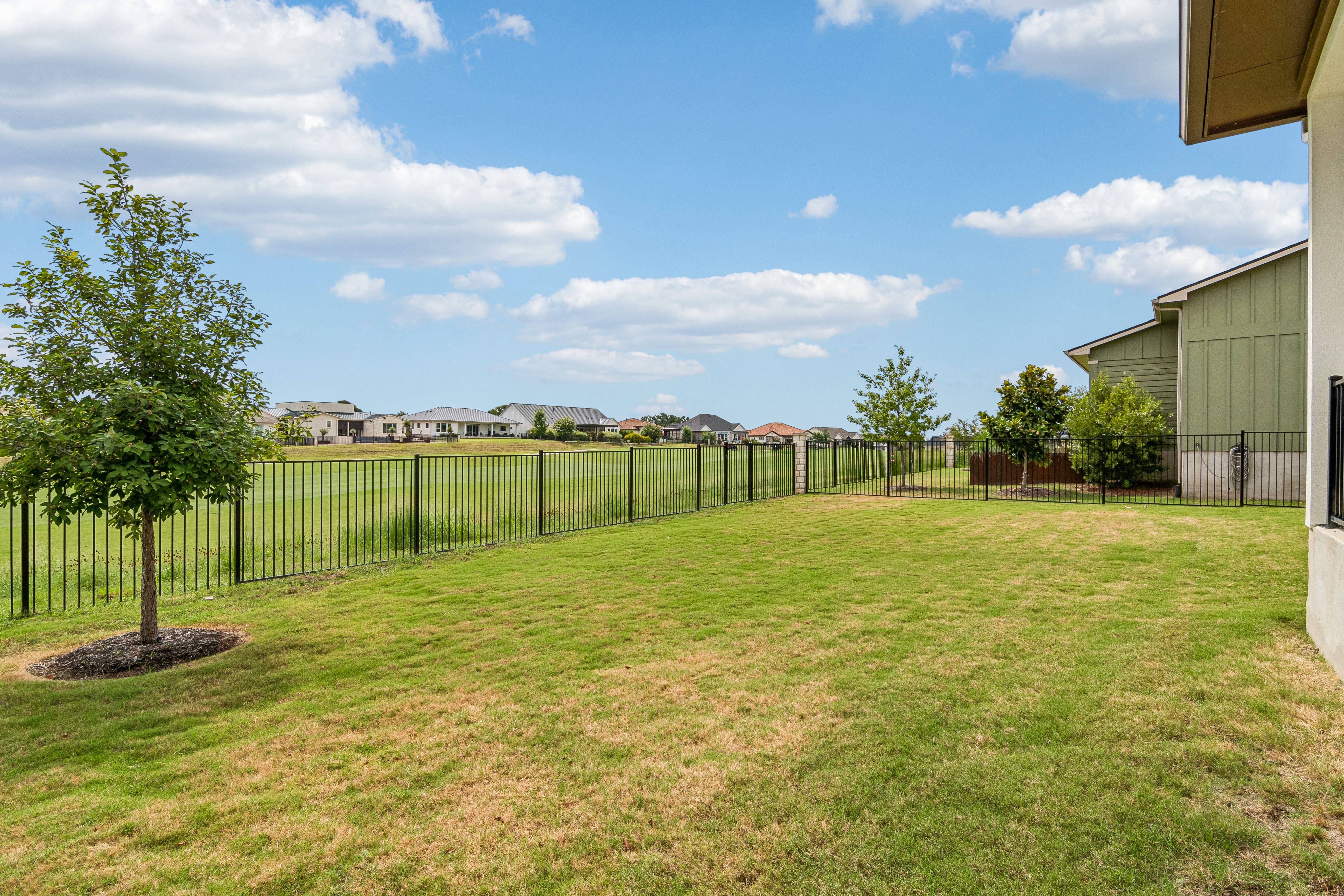  Model-Perfect with Golf Course Views - 物件實景