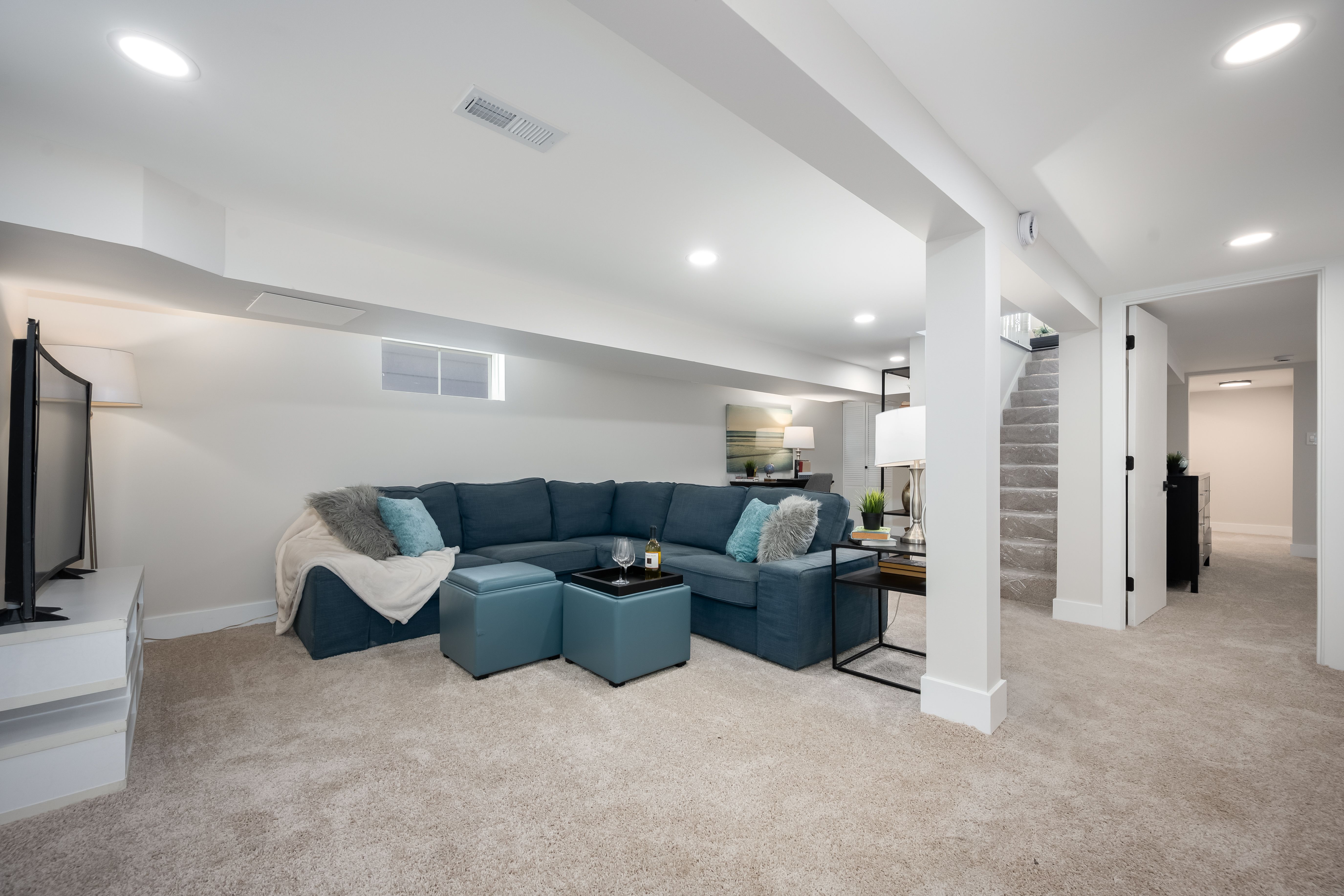  Updated Home Offering a Bright, Modern Interior With Comfortable Living Spaces - 物件實景