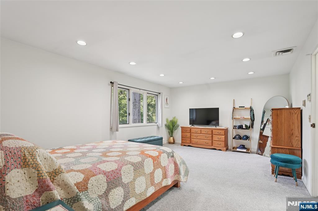 Englewood, New Jersey, 07631, United States, 3 Bedrooms Bedrooms, ,3 BathroomsBathrooms,Residential,For Sale,1925830