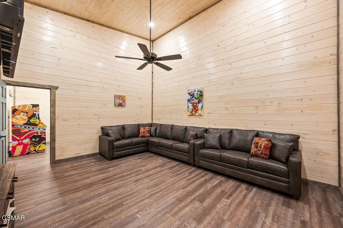 Gatlinburg, Tennessee, 37738, United States, 4 Bedrooms Bedrooms, ,5 BathroomsBathrooms,Residential,For Sale,2048286