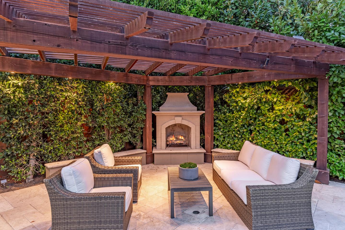 Menlo Park, California, 94025, United States, 5 Bedrooms Bedrooms, ,7 BathroomsBathrooms,Residential,For Sale,1941806