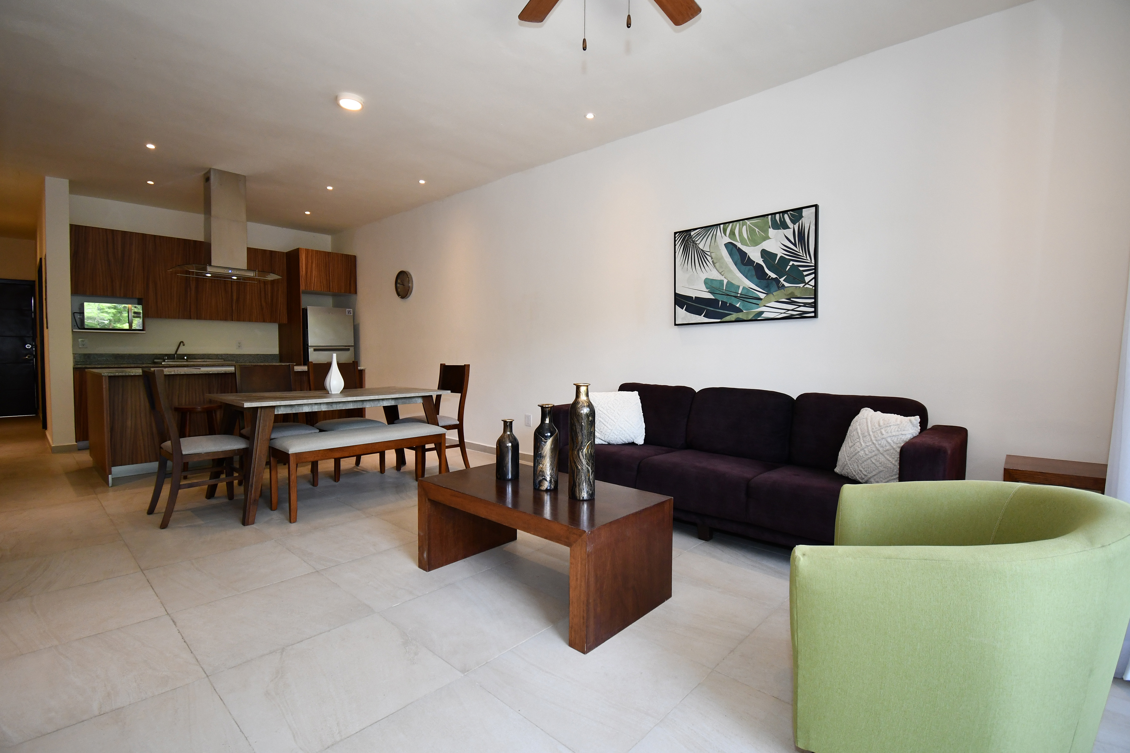  Spacious Three-Bedroom Condominium - 物件實景