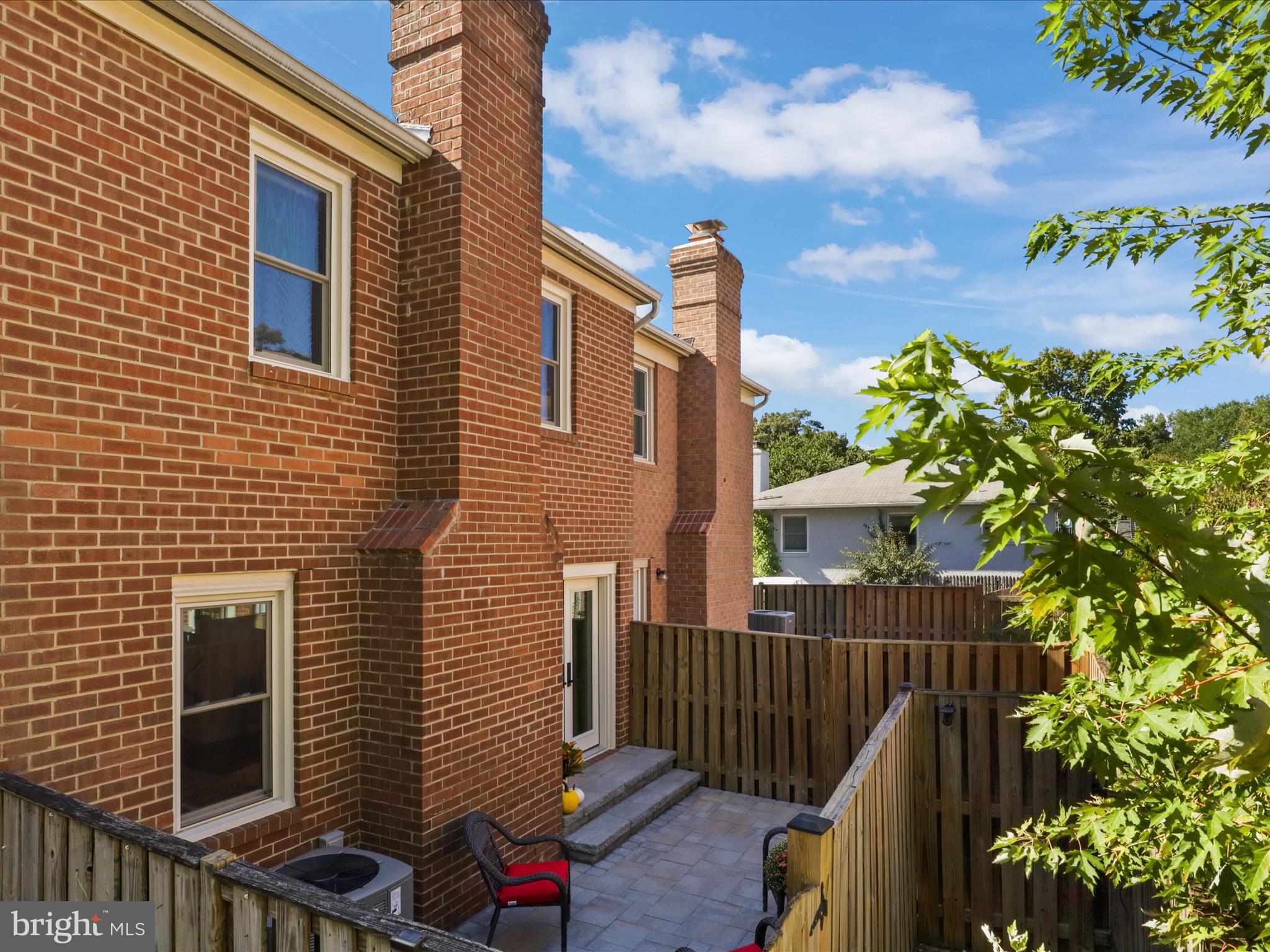 Arlington, Virginia, 22205, United States, 3 Bedrooms Bedrooms, ,3 BathroomsBathrooms,Residential,For Sale,1943915
