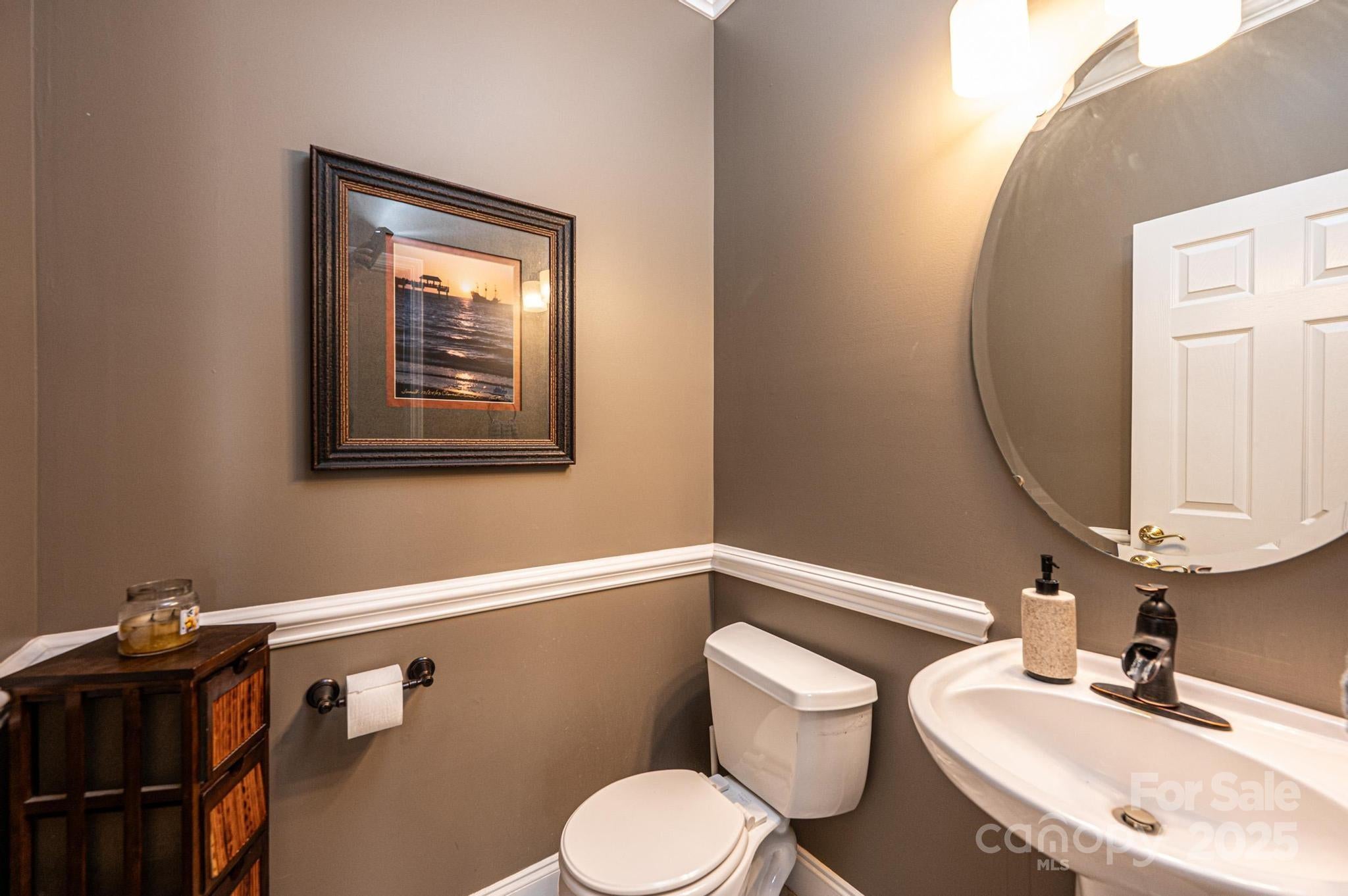 Hickory, North Carolina, 28601, United States, 5 Bedrooms Bedrooms, ,5 BathroomsBathrooms,Residential,For Sale,1758743