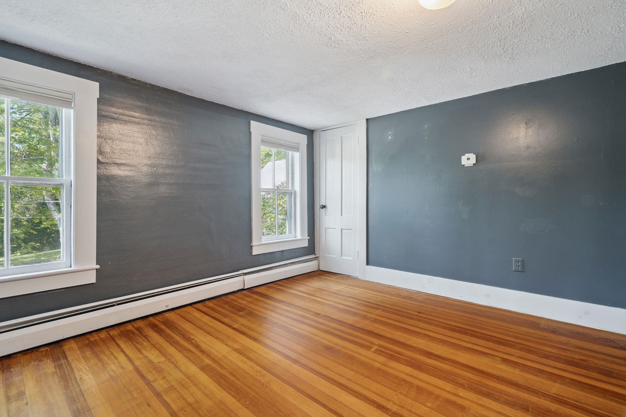 New London, New Hampshire, 03257, United States, 4 Bedrooms Bedrooms, ,2 BathroomsBathrooms,Residential,For Sale,1950111