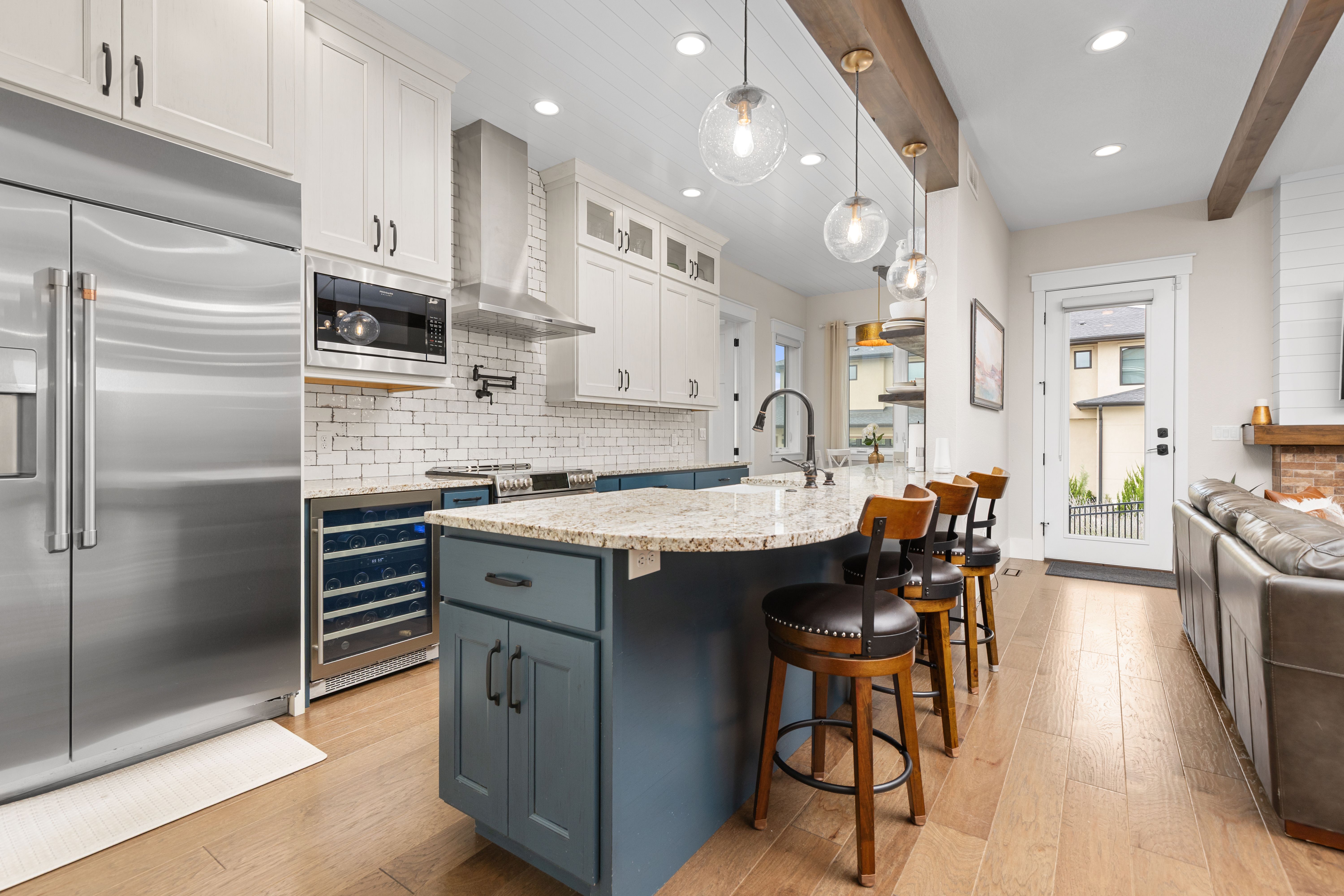  Amazing Opportunity For Multigenerational Living - 物件實景