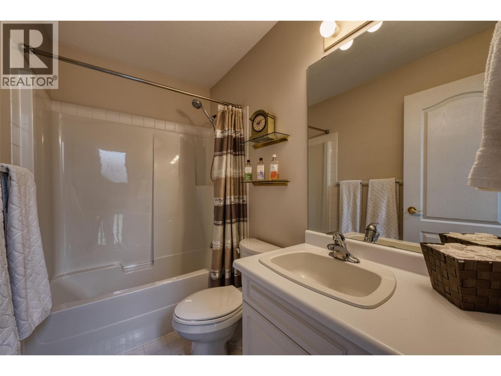 KELOWNA, British Columbia, V1V 1S6, CA, 3 Bedrooms Bedrooms, ,2 BathroomsBathrooms,Residential,For Sale,1951422