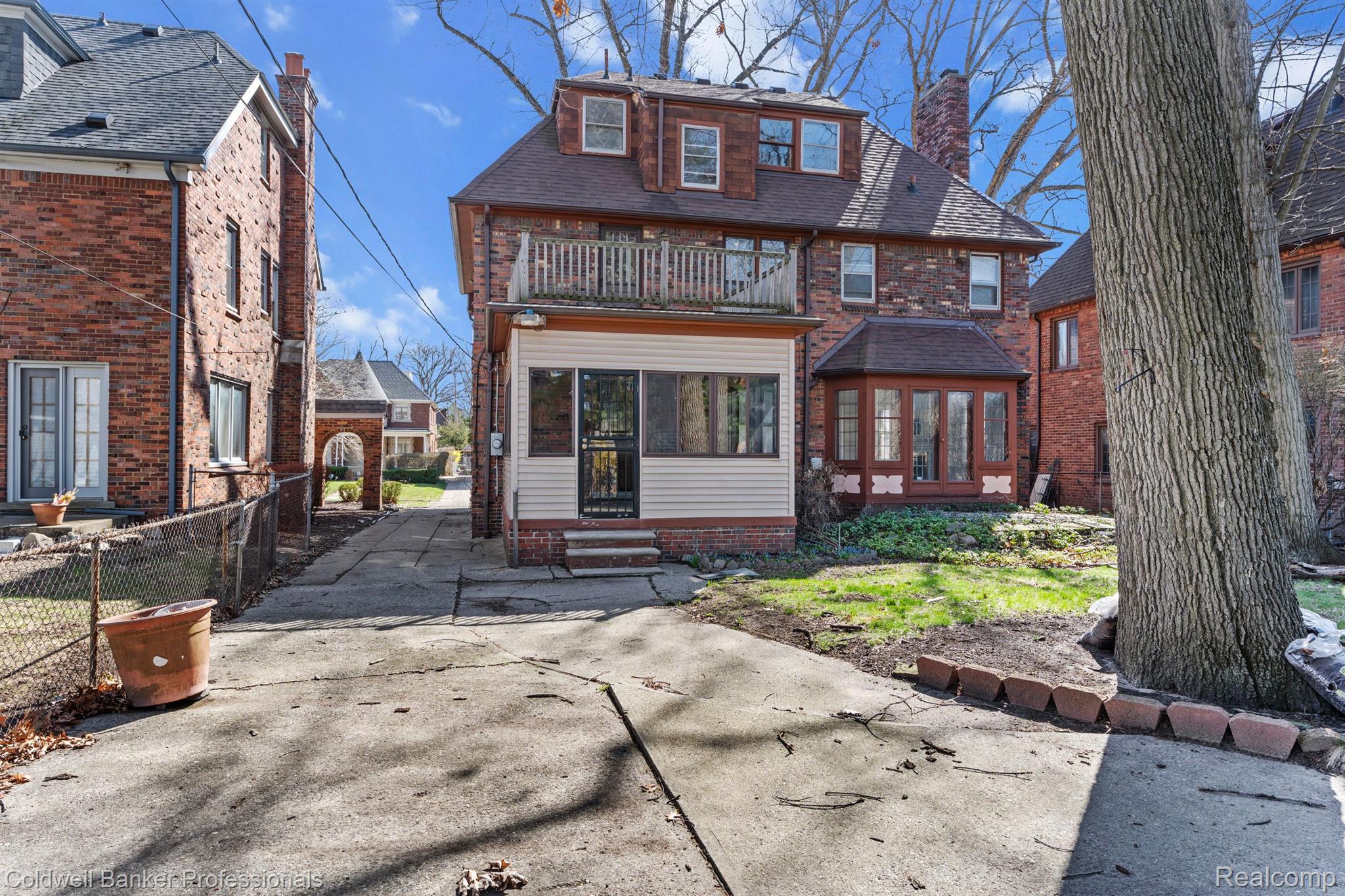 Detroit, Michigan, 48221, United States, 4 Bedrooms Bedrooms, ,5 BathroomsBathrooms,Residential,For Sale,1947184