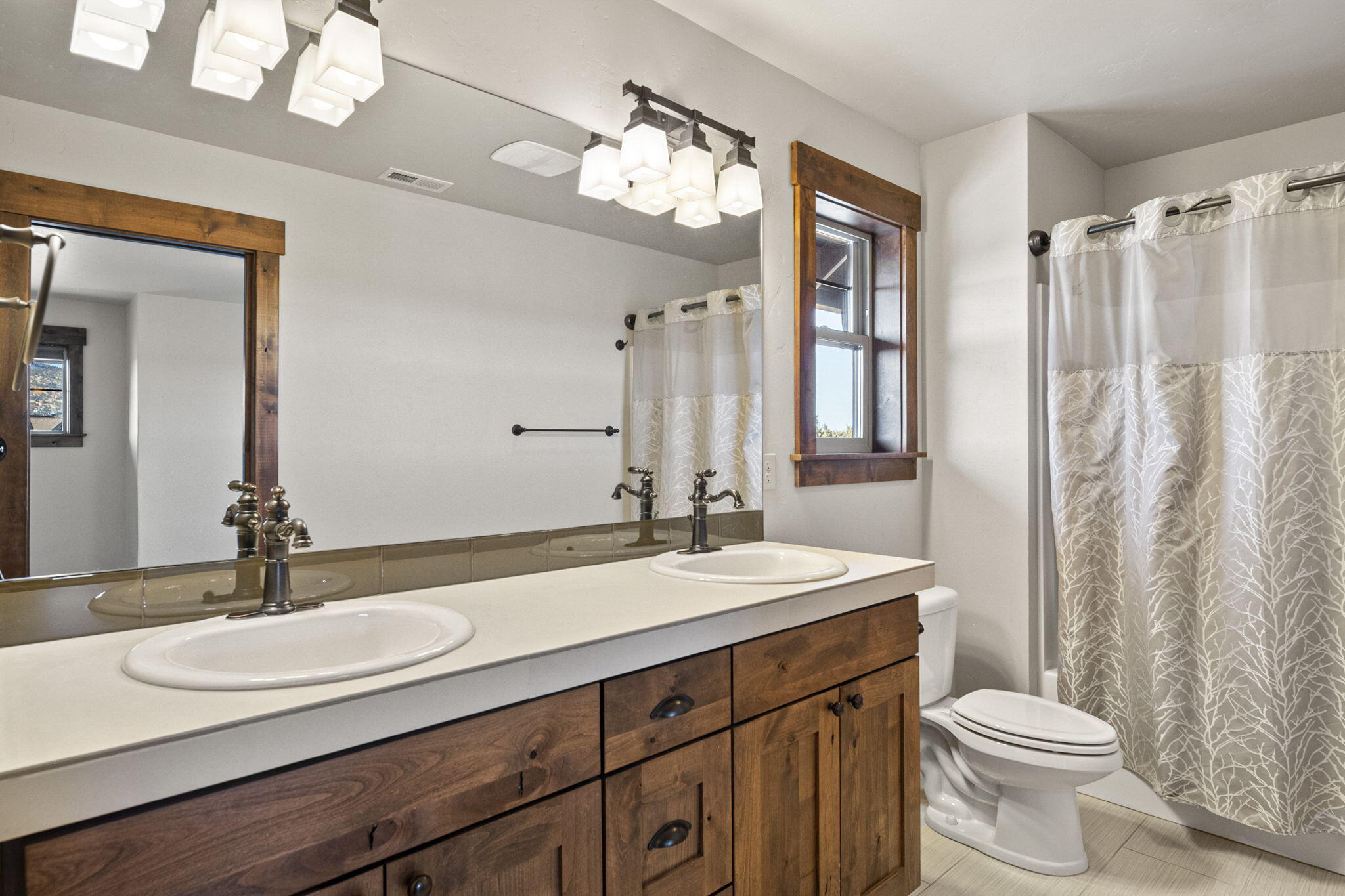 Powell Butte, Oregon, 97753, United States, 4 Bedrooms Bedrooms, ,3 BathroomsBathrooms,Residential,For Sale,1973893