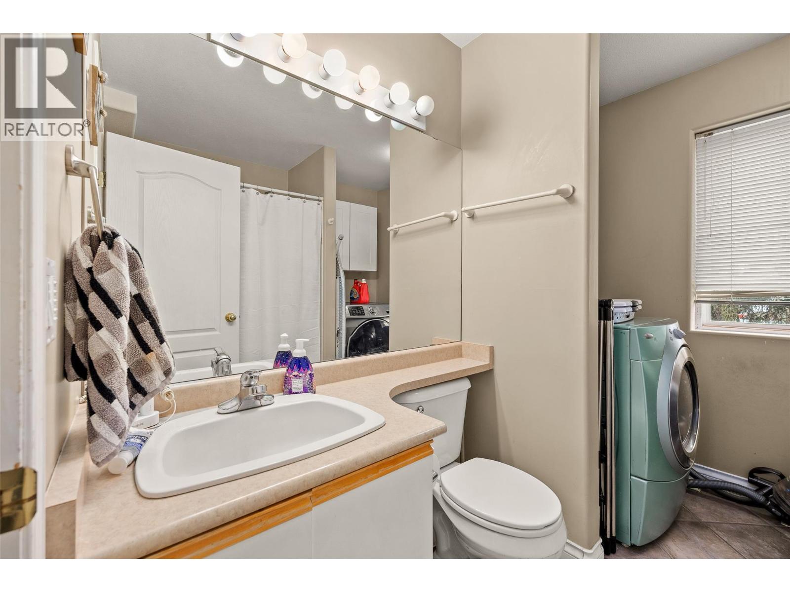 KELOWNA, British Columbia, V1V 1S9, CA, 4 Bedrooms Bedrooms, ,3 BathroomsBathrooms,Residential,For Sale,1895438