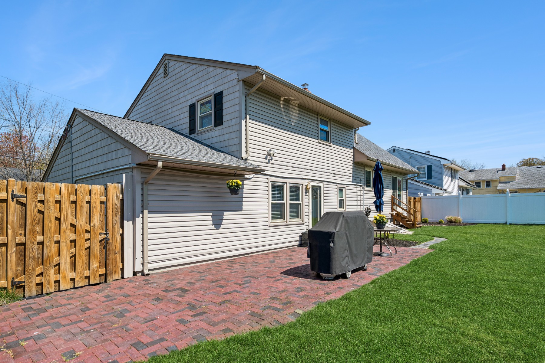  Immaculate and Updated Split Level Residence - 物件實景