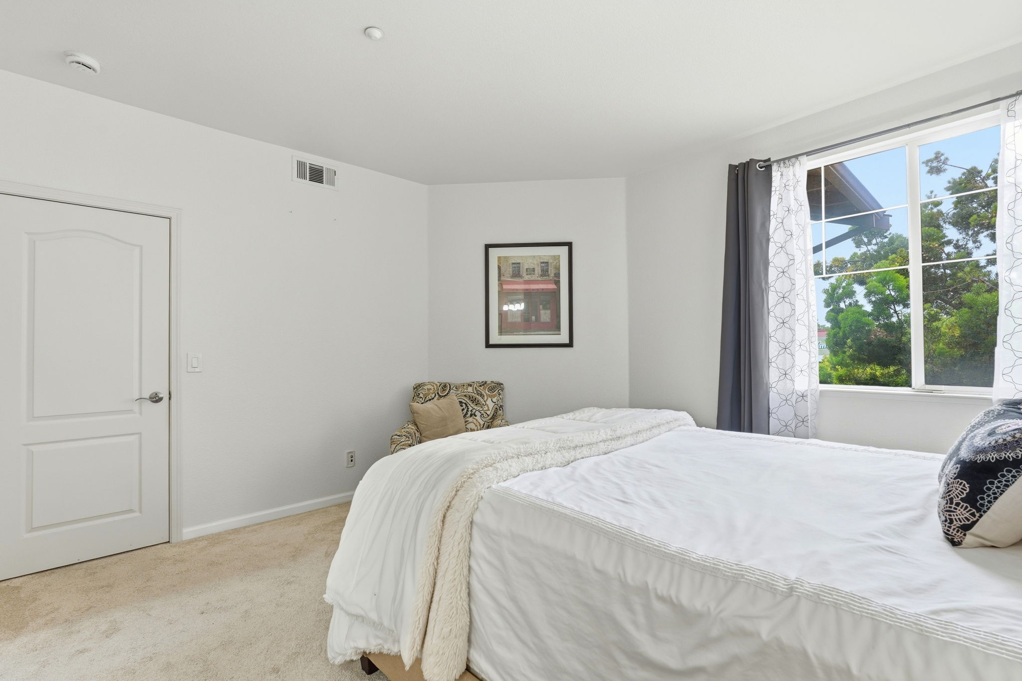  Spacious and Newly Updated Durant Square Townhome - 物件實景