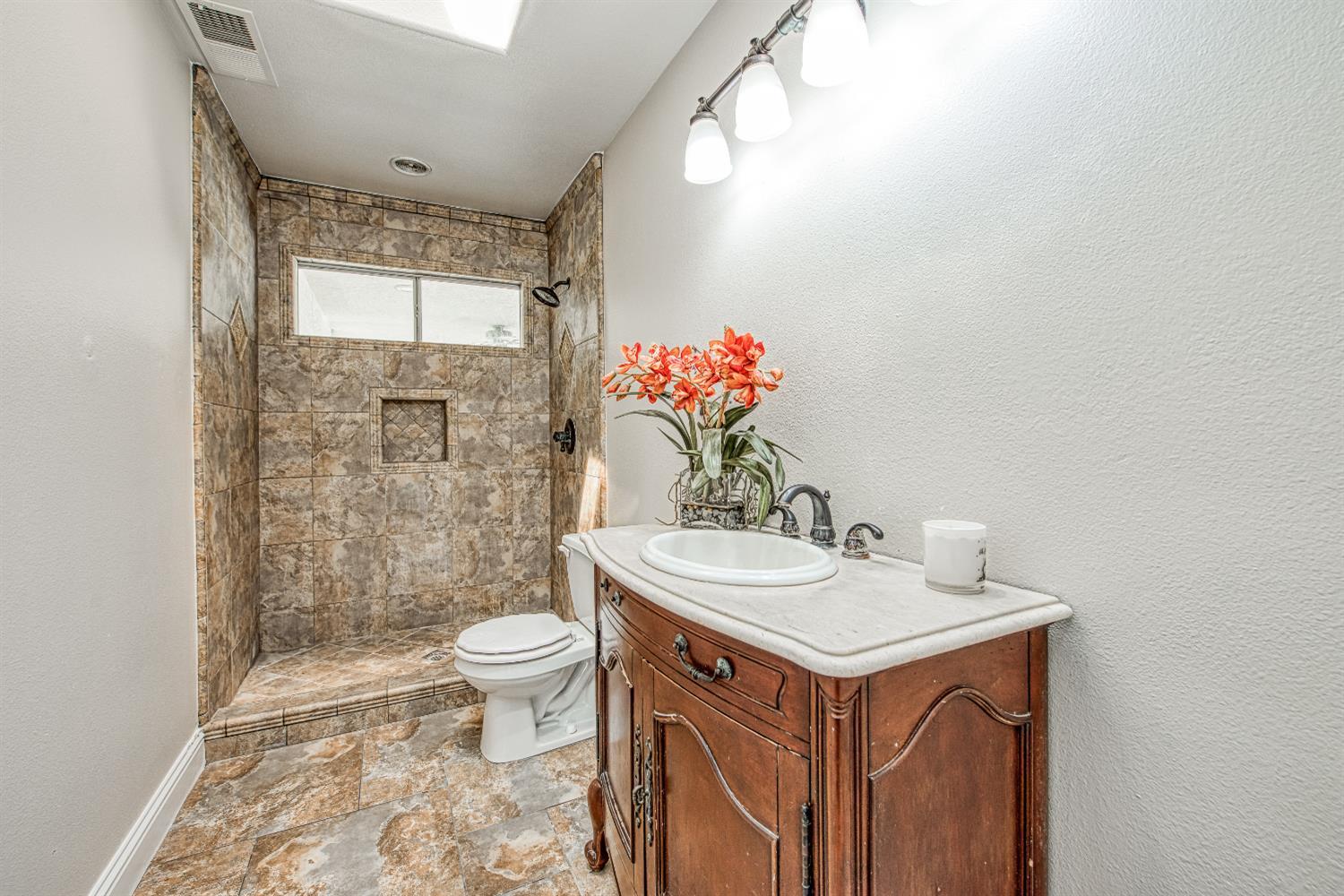 Fresno, California, 93722, United States, 3 Bedrooms Bedrooms, ,2 BathroomsBathrooms,Residential,For Sale,2039755