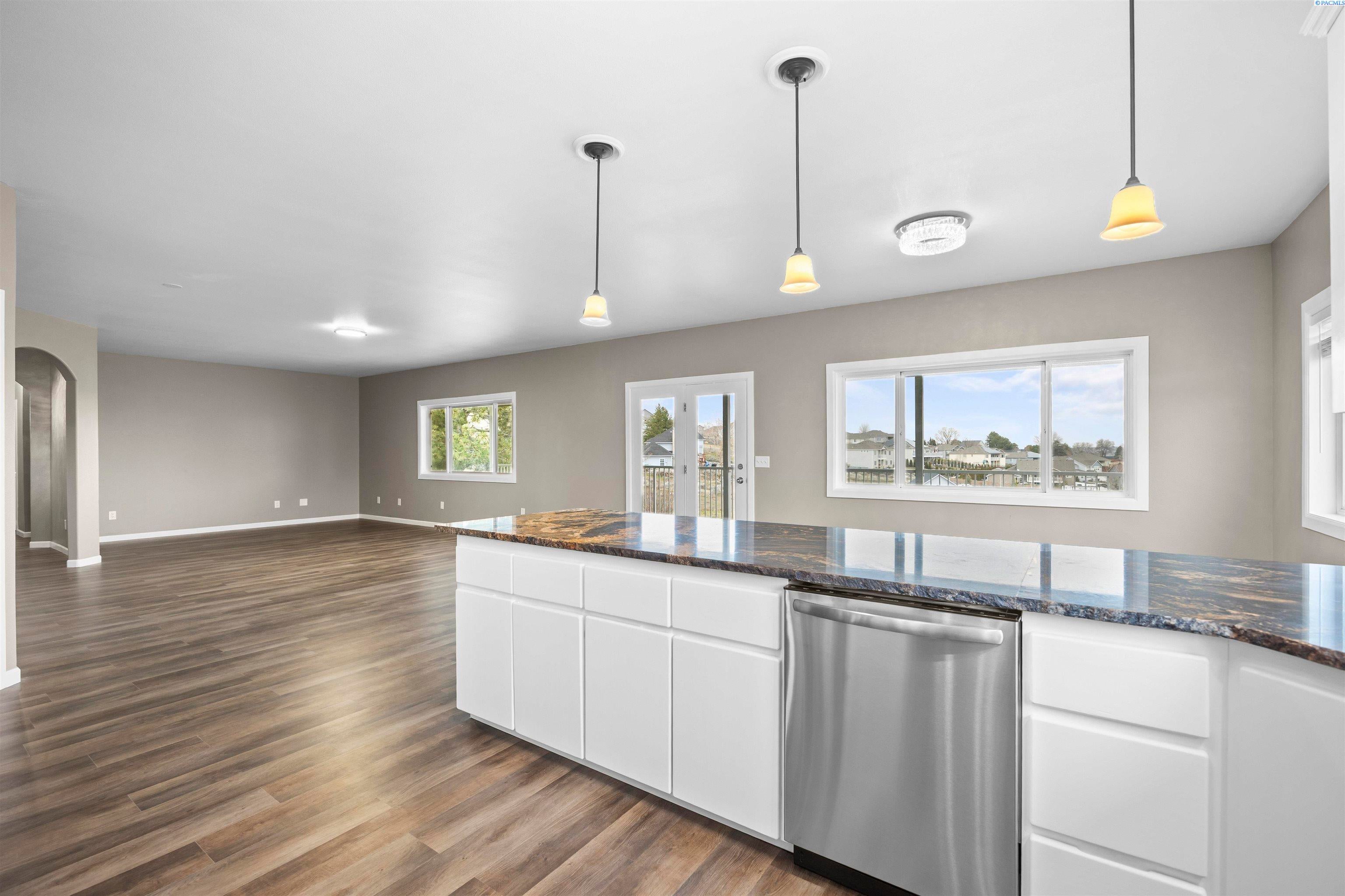 West Richland, Washington, 99353, United States, 5 Bedrooms Bedrooms, ,3 BathroomsBathrooms,Residential,For Sale,2020893