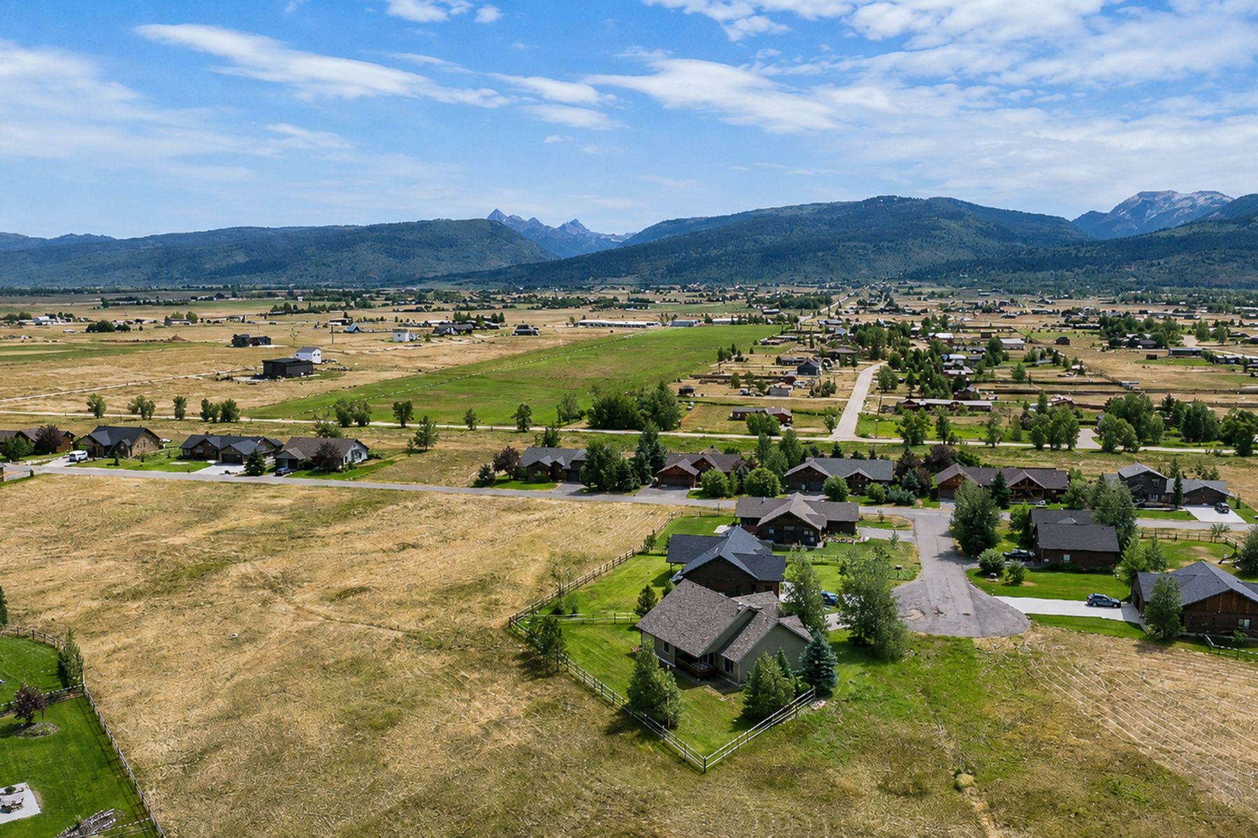  Charming Vaulted-Ceiling Ranch in River Meadows - 物件實景