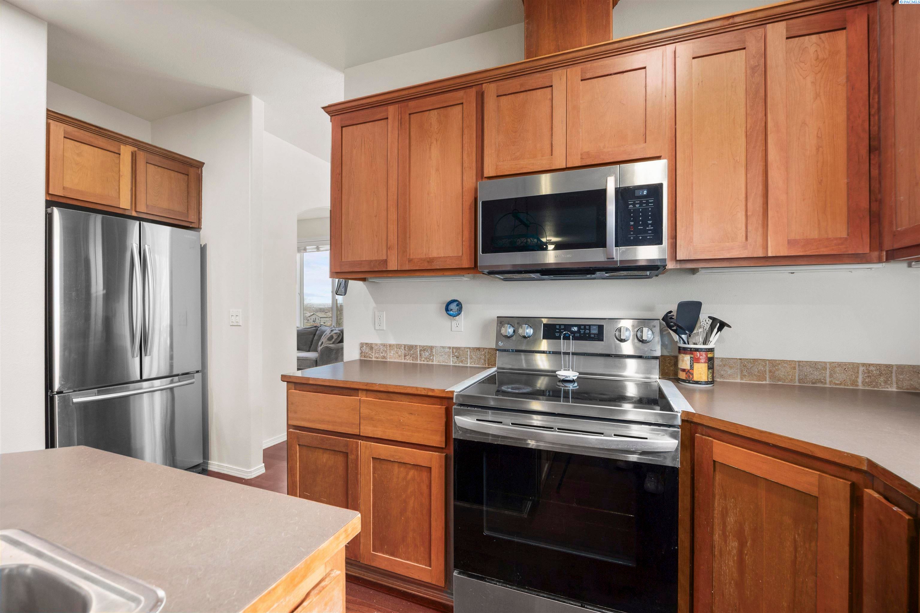 Eltopia, Washington, 99330, United States, 5 Bedrooms Bedrooms, ,4 BathroomsBathrooms,Residential,For Sale,2012124