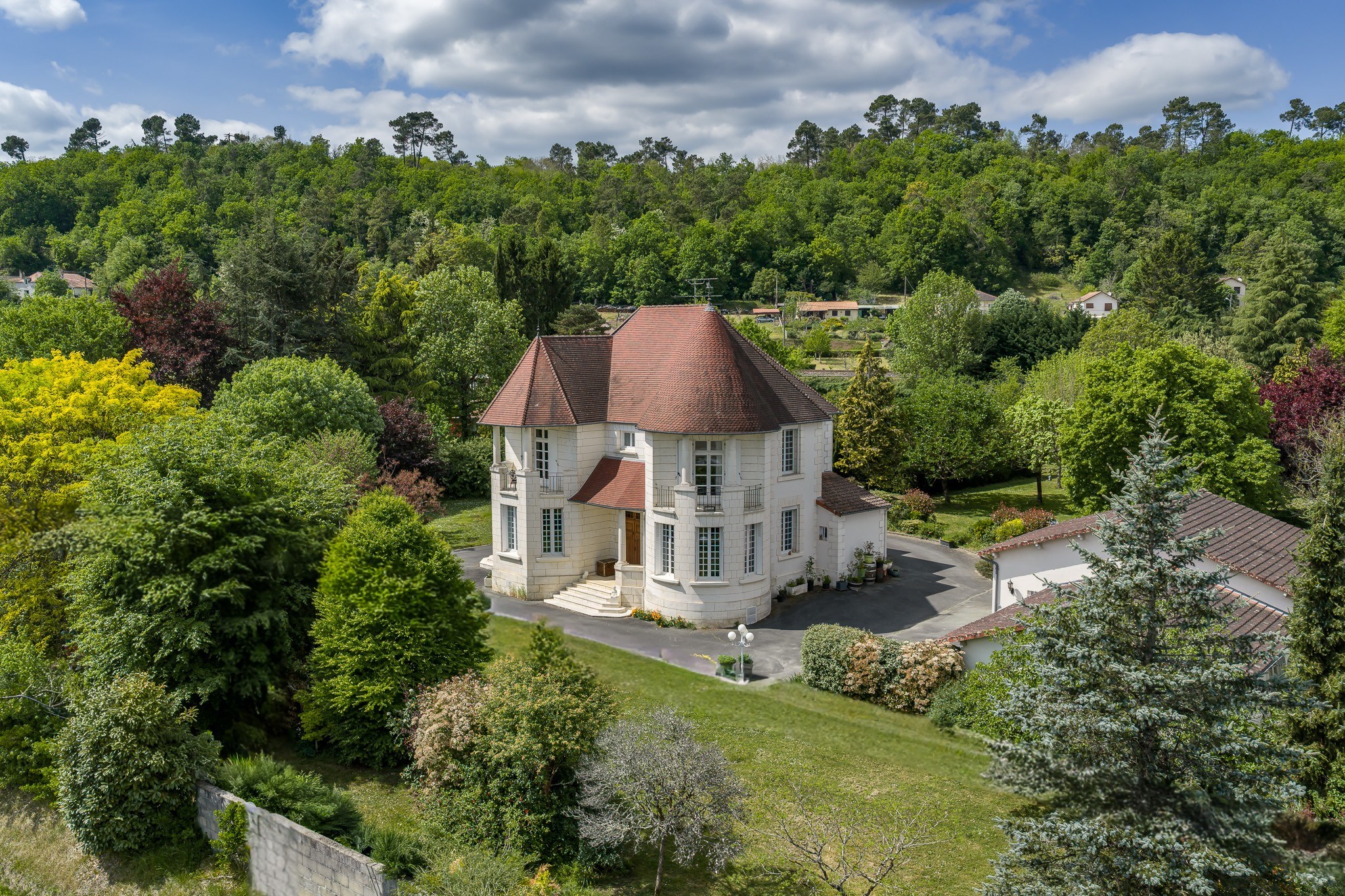  The Balance of Time: An Art Deco Manor House Set in Lush Greenery in Neuvic - 物件實景