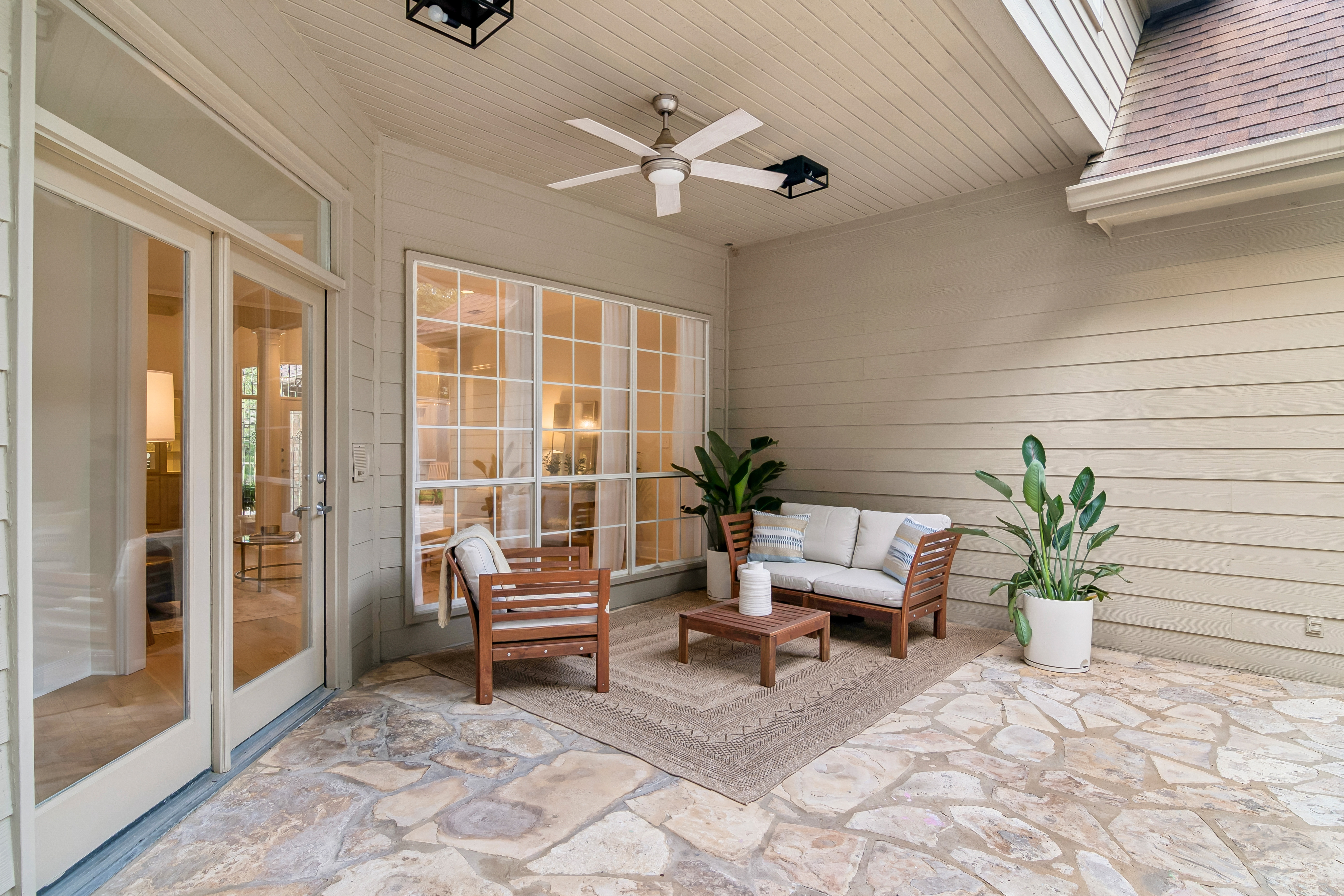  Elegant Deerfield Retreat with Resort-Style Backyard - 物件實景