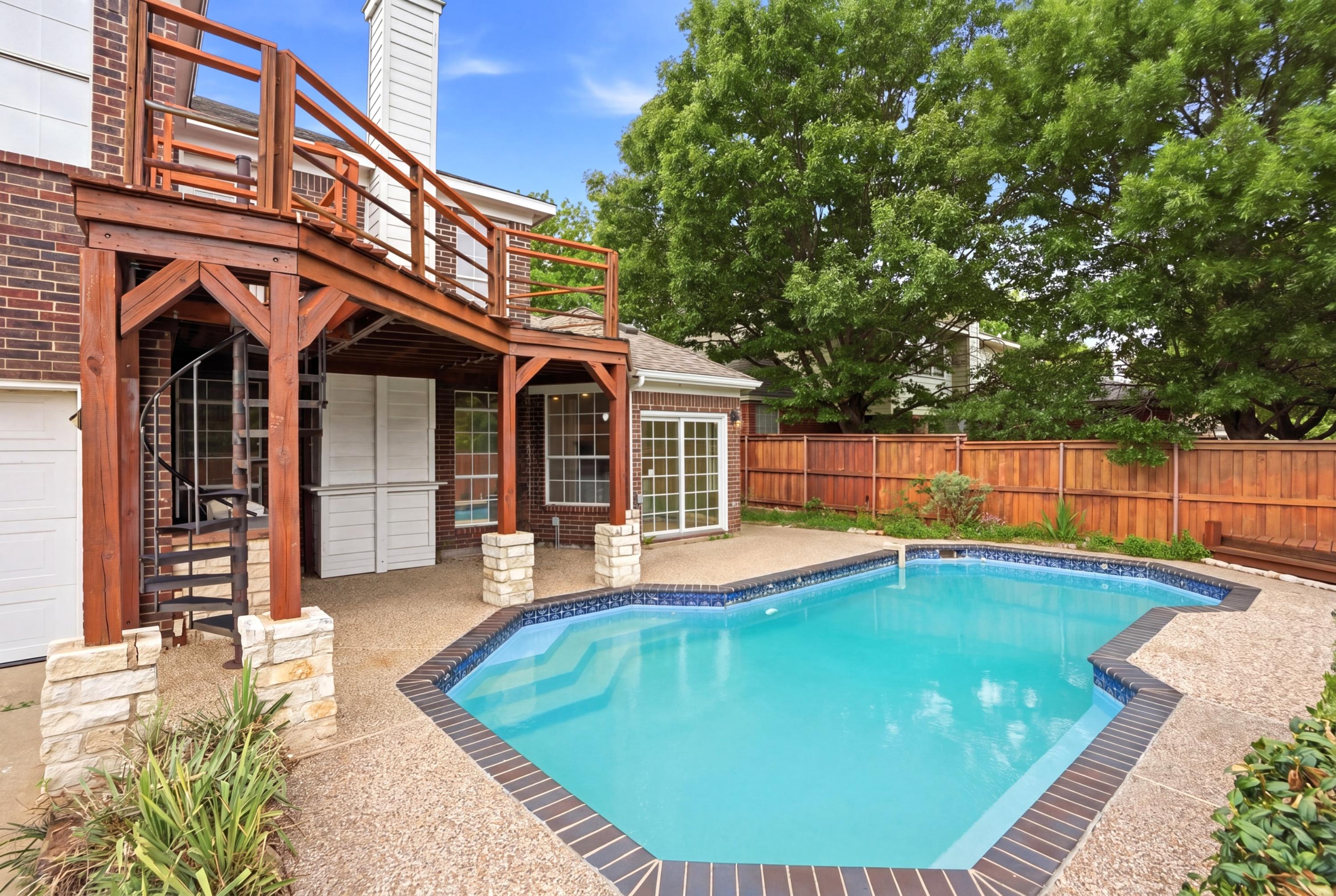  5/2.2 Home with Pool in Plano - 物件實景