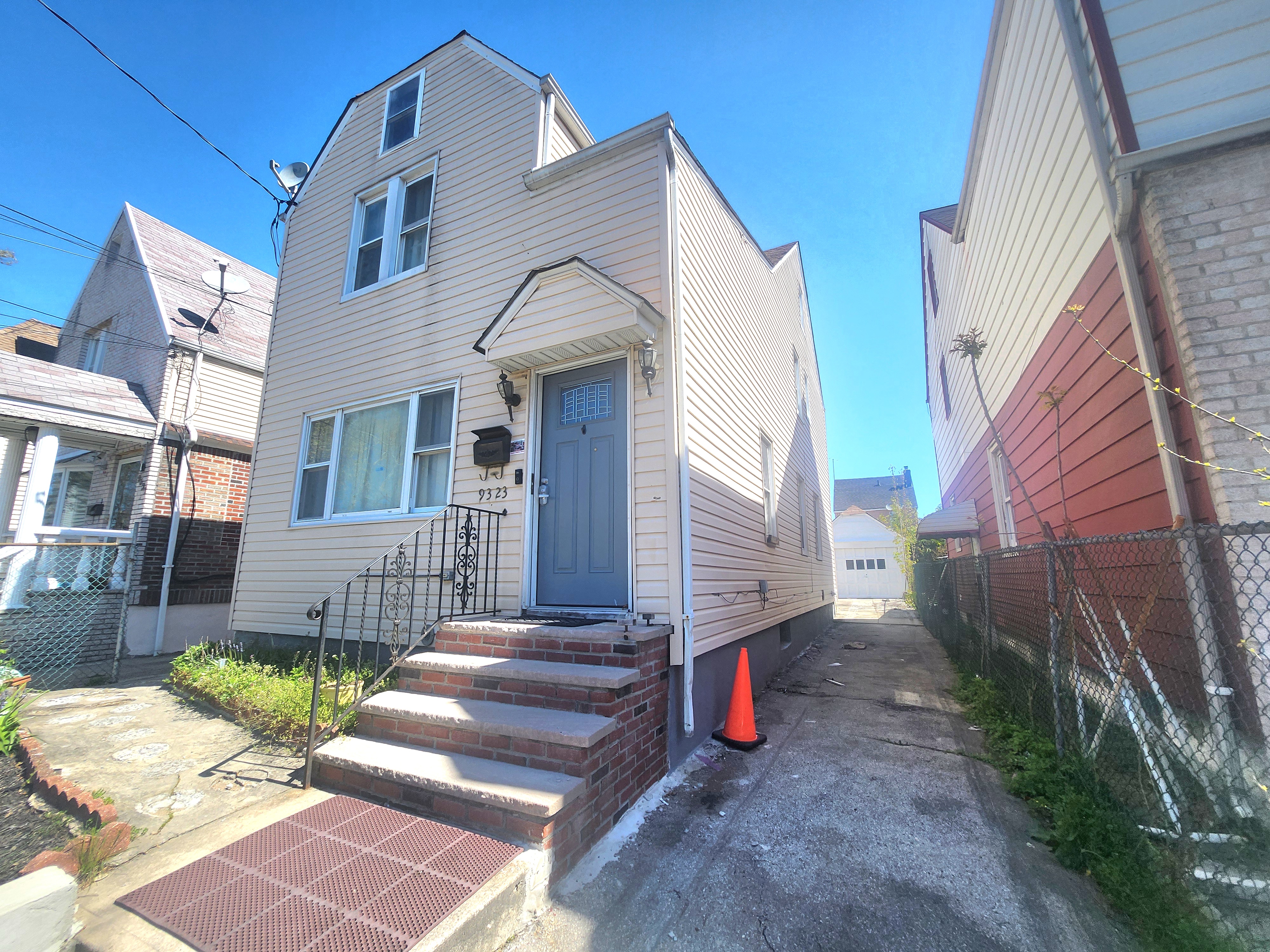 Queens Village, New York, 11428, United States, 4 Bedrooms Bedrooms, ,3 BathroomsBathrooms,Residential,For Sale,1870963