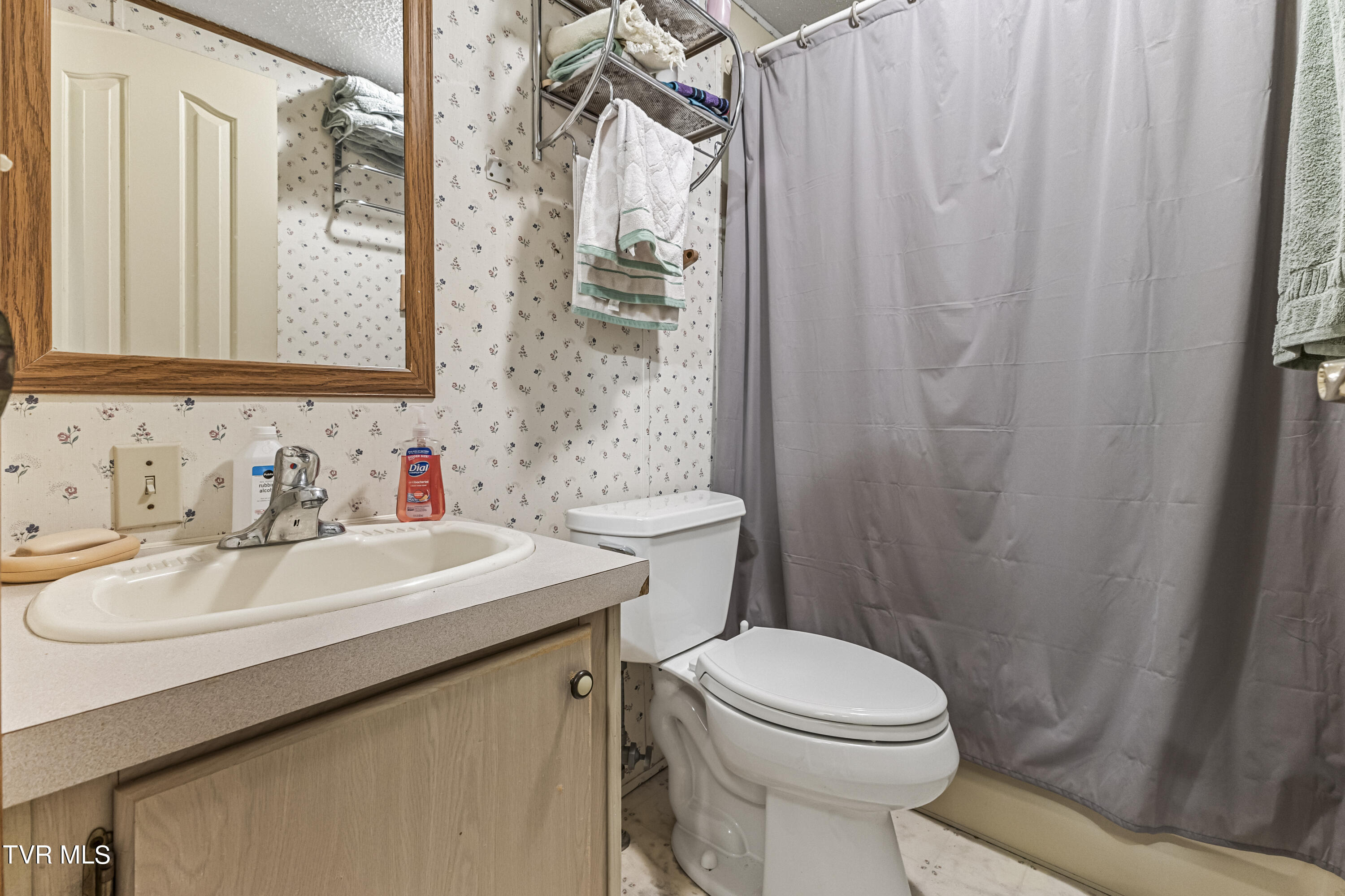 Jonesborough, Tennessee, 37659, United States, 3 Bedrooms Bedrooms, ,3 BathroomsBathrooms,Residential,For Sale,1888653