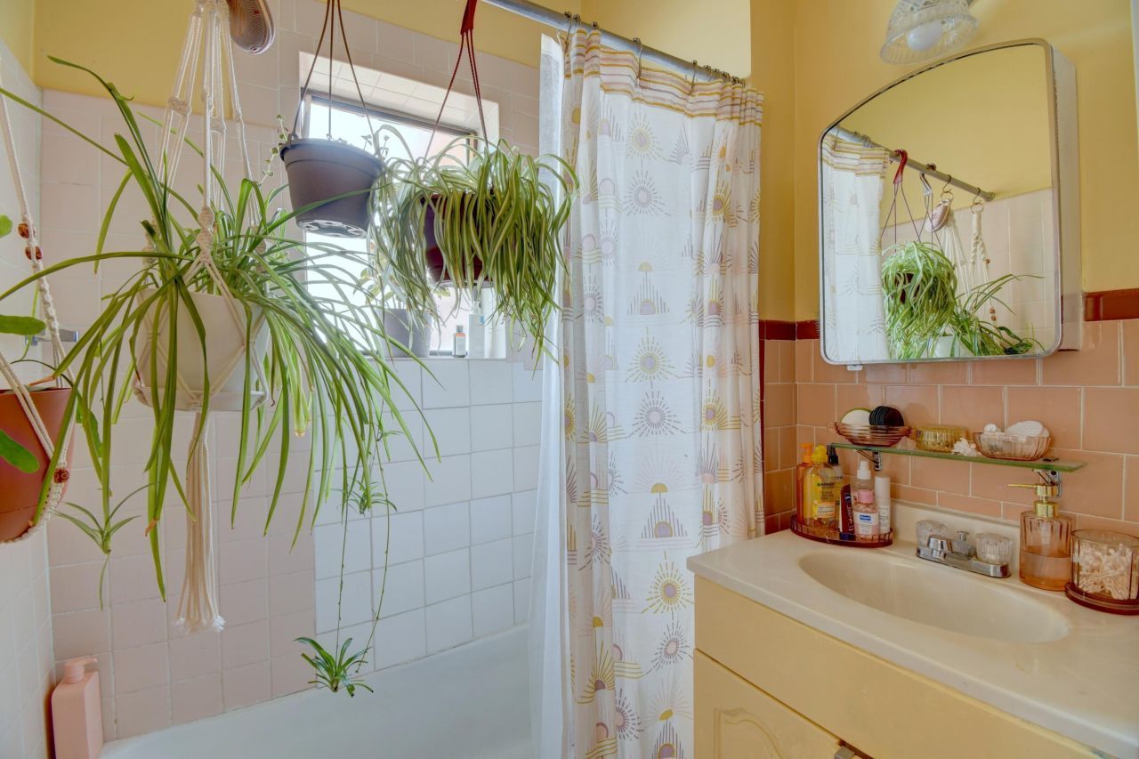 Albuquerque, New Mexico, 87106, United States, 2 Bedrooms Bedrooms, ,Residential,For Sale,1964025