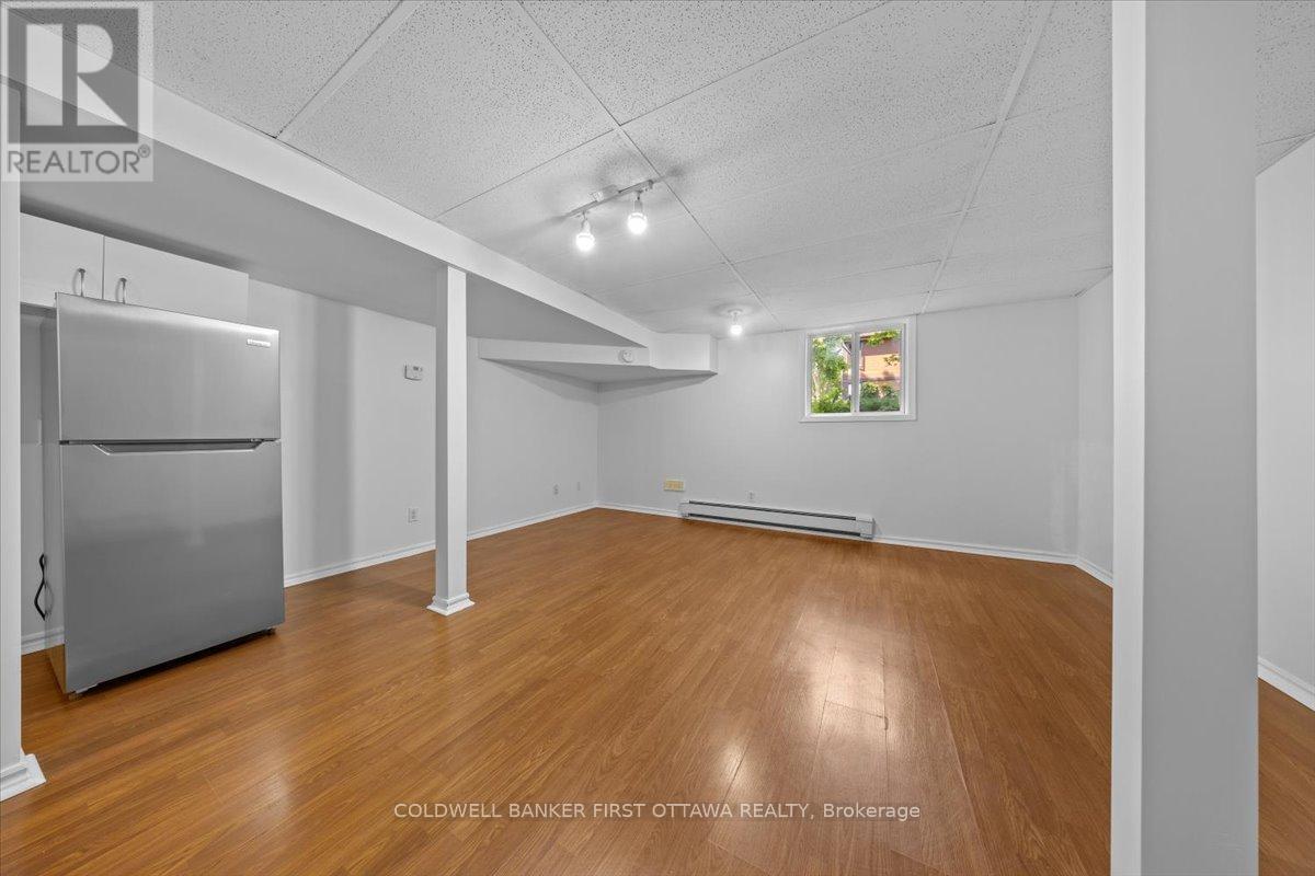Ottawa, Ontario, K2B 6B9, CA, 7 Bedrooms Bedrooms, ,3 BathroomsBathrooms,Residential,For Sale,1903651