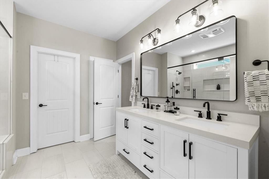 Dawsonville, Georgia, 30534, United States, 6 Bedrooms Bedrooms, ,6 BathroomsBathrooms,Residential,For Sale,1975306