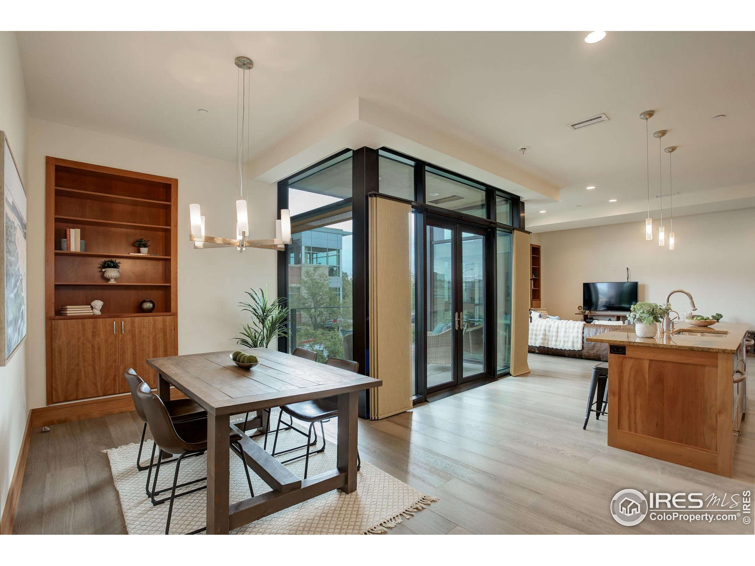 Boulder, Colorado, 80302, United States, 2 Bedrooms Bedrooms, ,2 BathroomsBathrooms,Residential,For Sale,1992797