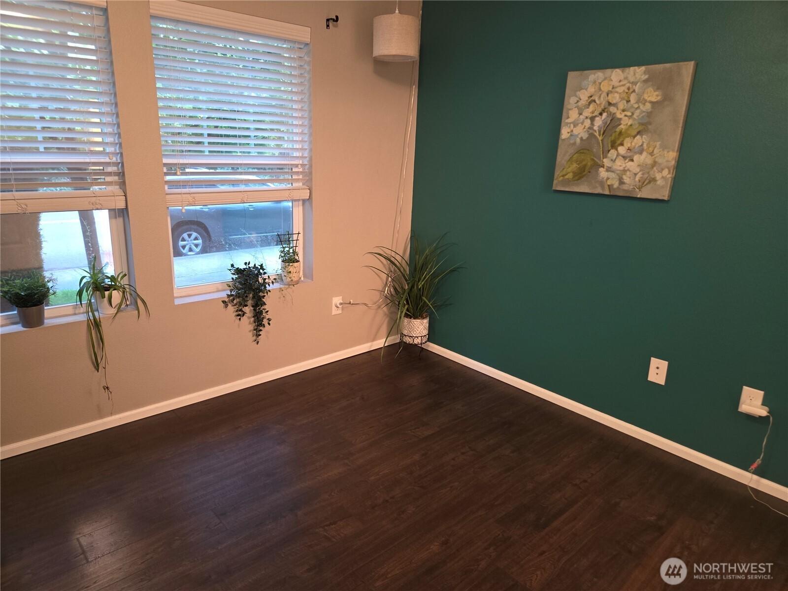 EVERETT, Washington, 98208, United States, 2 Bedrooms Bedrooms, ,3 BathroomsBathrooms,Residential,For Sale,1896693