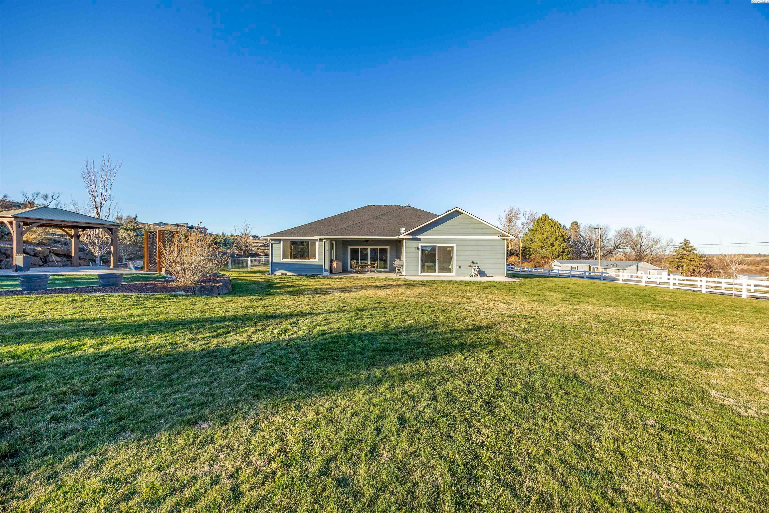 West Richland, Washington, 99353, United States, 3 Bedrooms Bedrooms, ,3 BathroomsBathrooms,Residential,For Sale,2038482