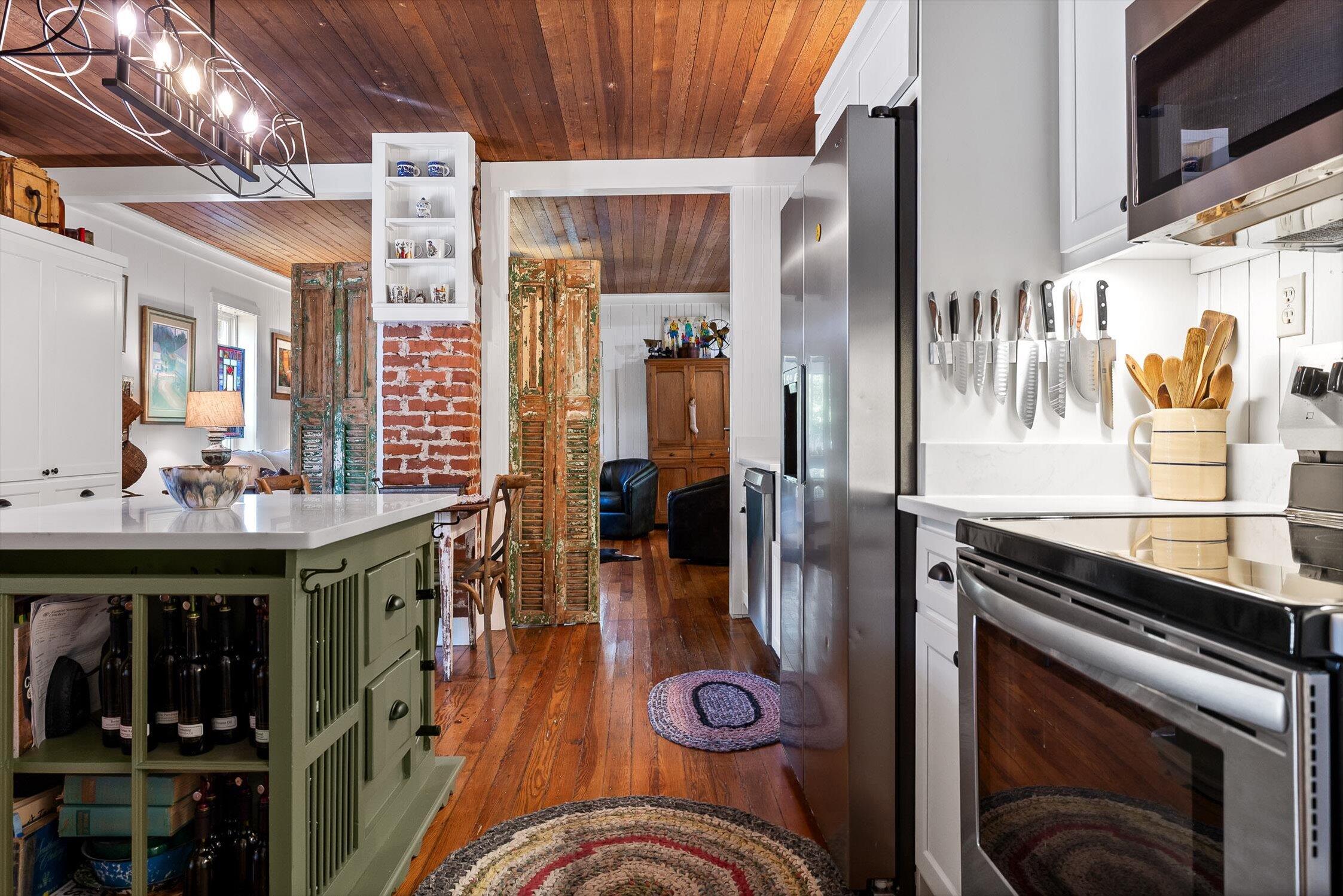 Mentone, Alabama, 35984, United States, 3 Bedrooms Bedrooms, ,2 BathroomsBathrooms,Residential,For Sale,1973723