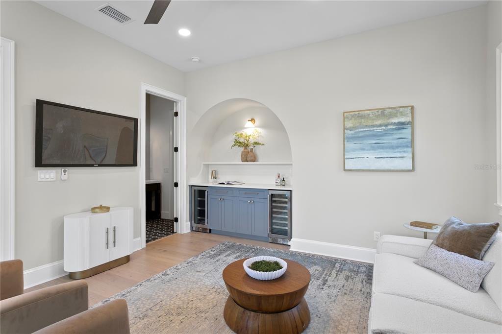 Tampa, Florida, 33629, United States, 5 Bedrooms Bedrooms, ,5 BathroomsBathrooms,Residential,For Sale,1837490