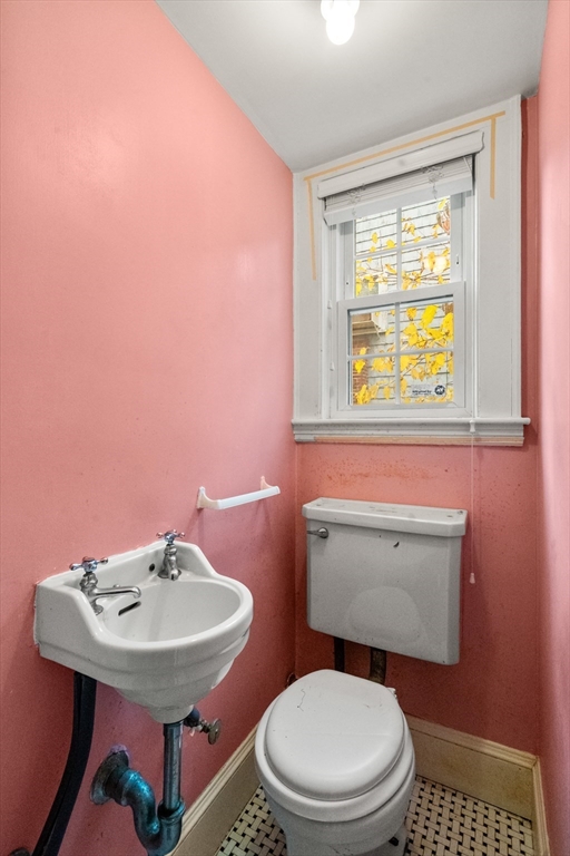 Milton, Massachusetts, 02186, United States, 3 Bedrooms Bedrooms, ,2 BathroomsBathrooms,Residential,For Sale,1973093