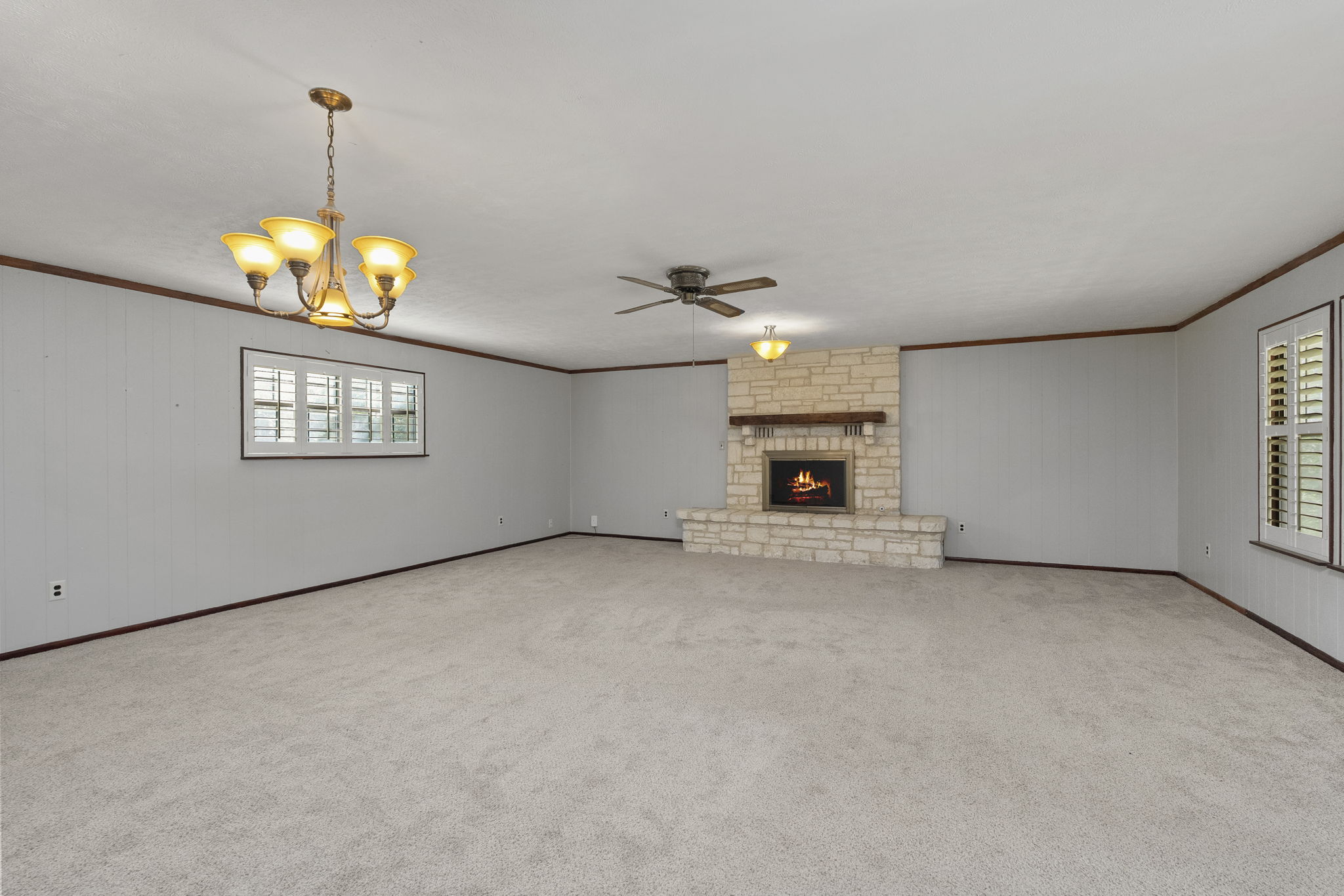  501 West Creek Street, Fredericksburg, TX 78624 - 物件實景