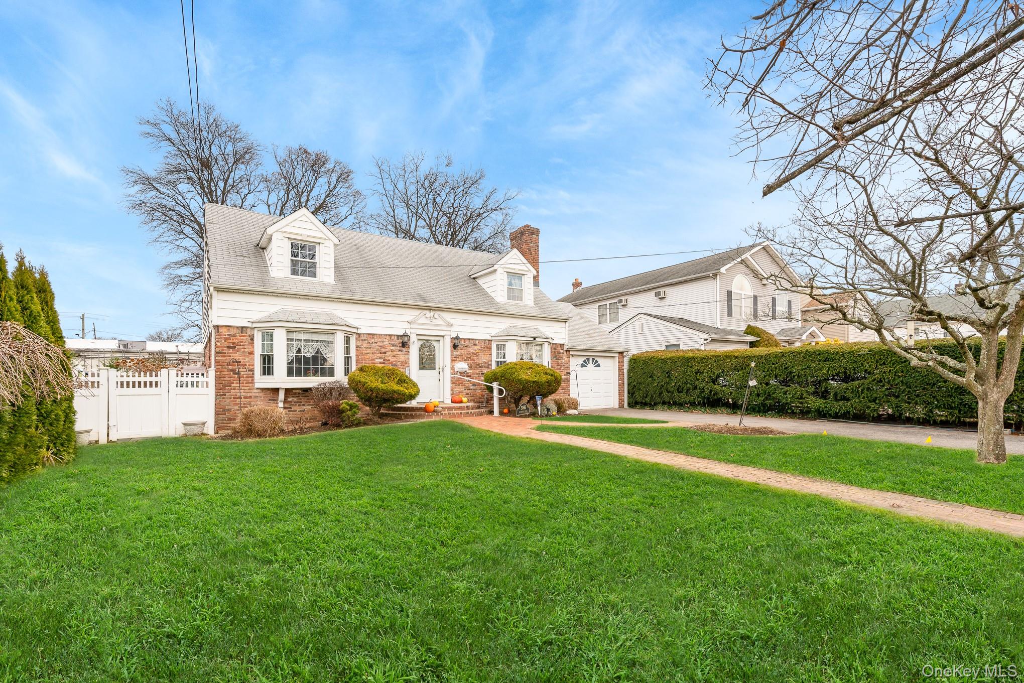 Seaford, New York, 11783, United States, 3 Bedrooms Bedrooms, ,2 BathroomsBathrooms,Residential,For Sale,2005849